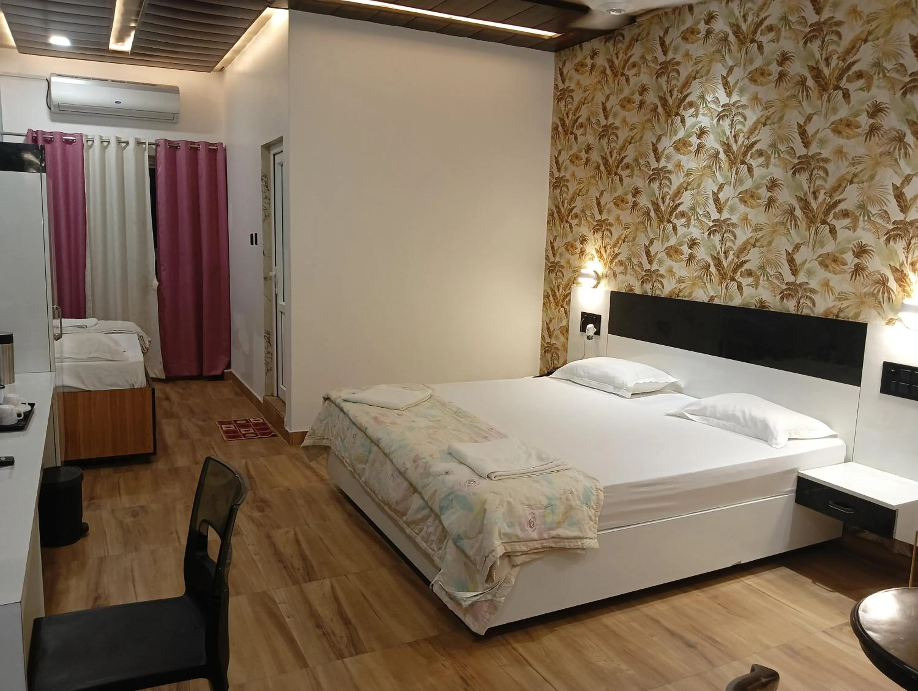 Photo of the whole room, Bed in Hotel Buddha Park near Sarnath, Varanasi