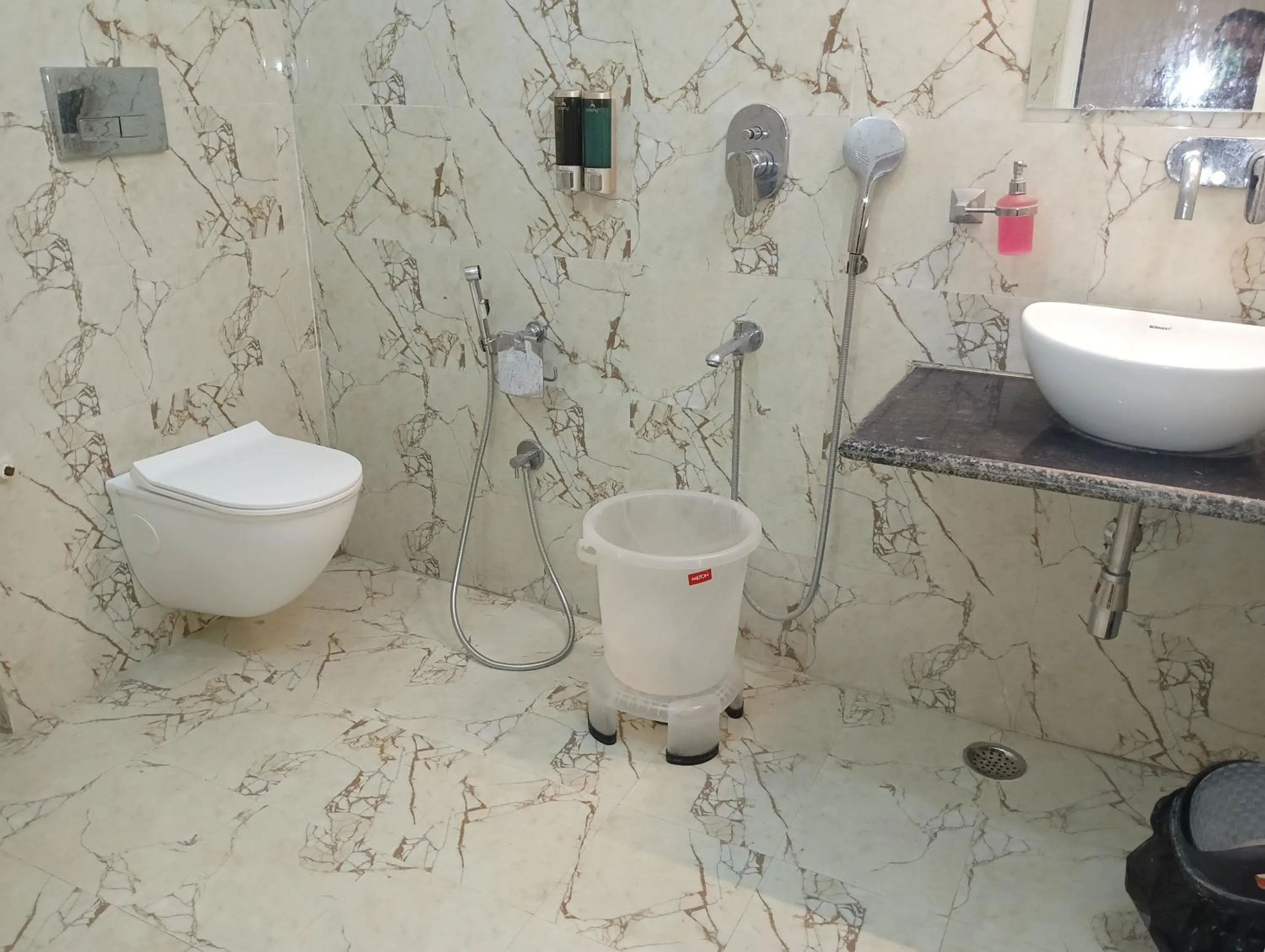 Toilet in Hotel Buddha Park near Sarnath, Varanasi