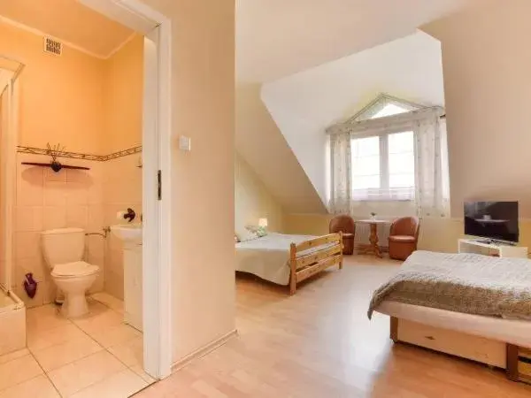 Quadruple Room with Private Bathroom in Villasol Quadruple Room with Private Bathroom in Villasol