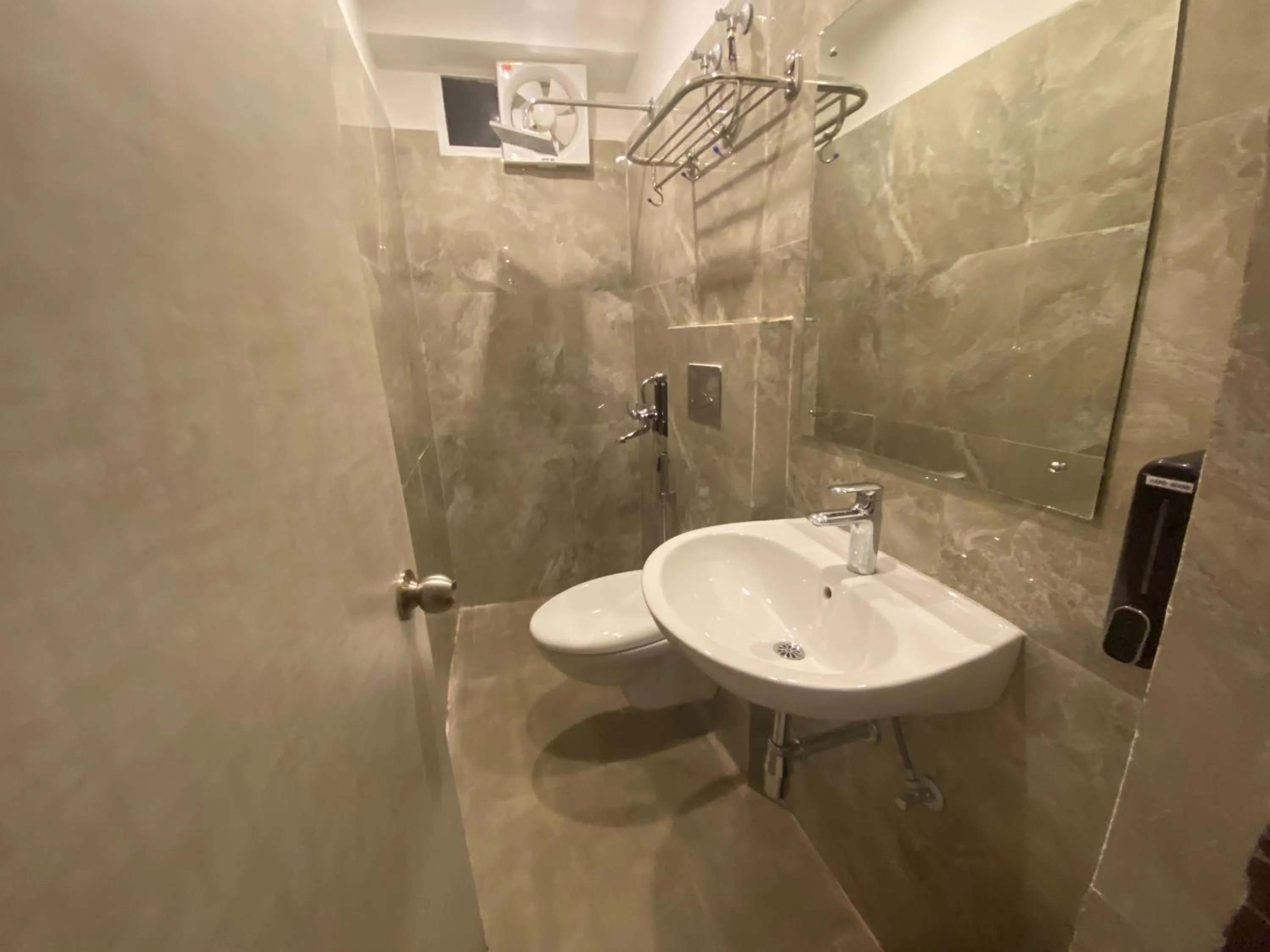 Shower in HOTEL ABODE