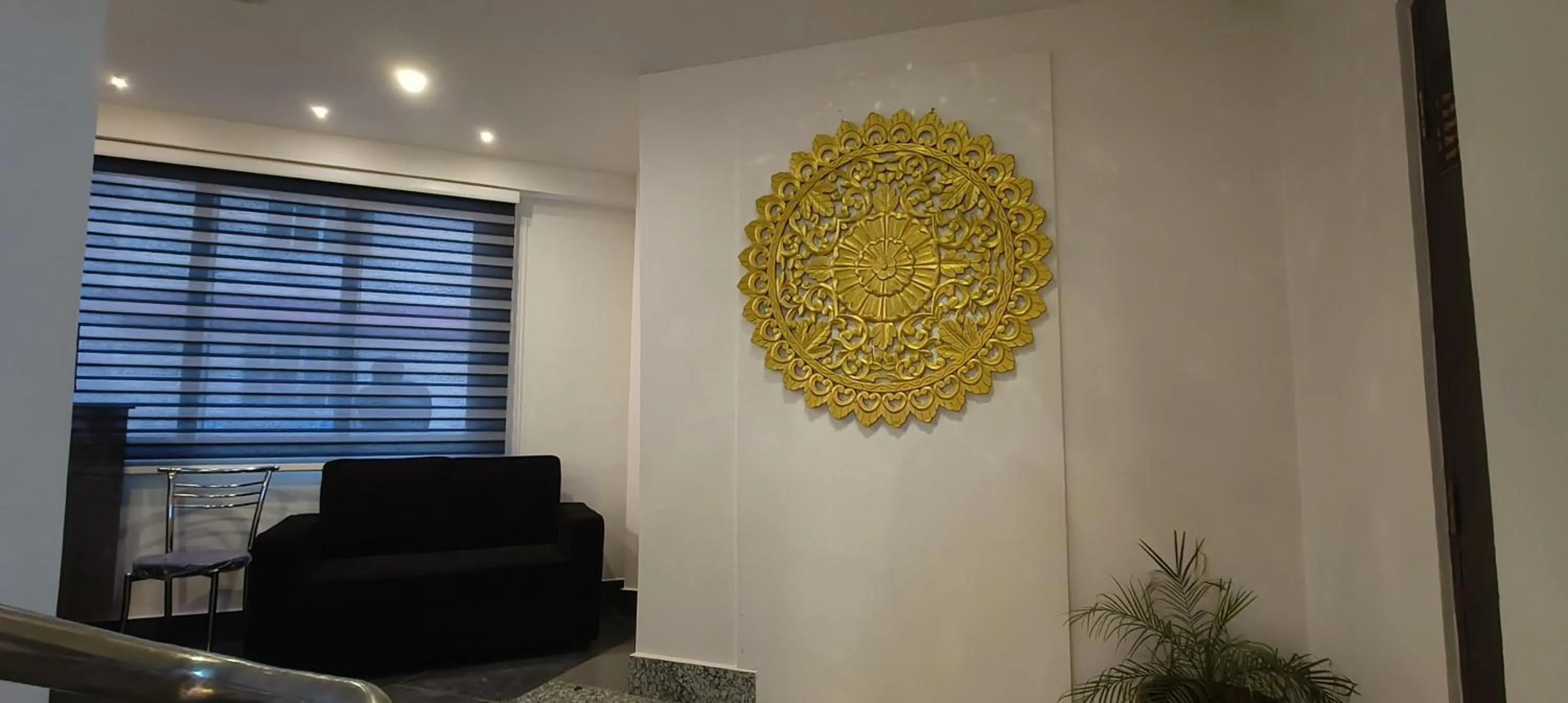 Communal lounge/ TV room in HOTEL ABODE