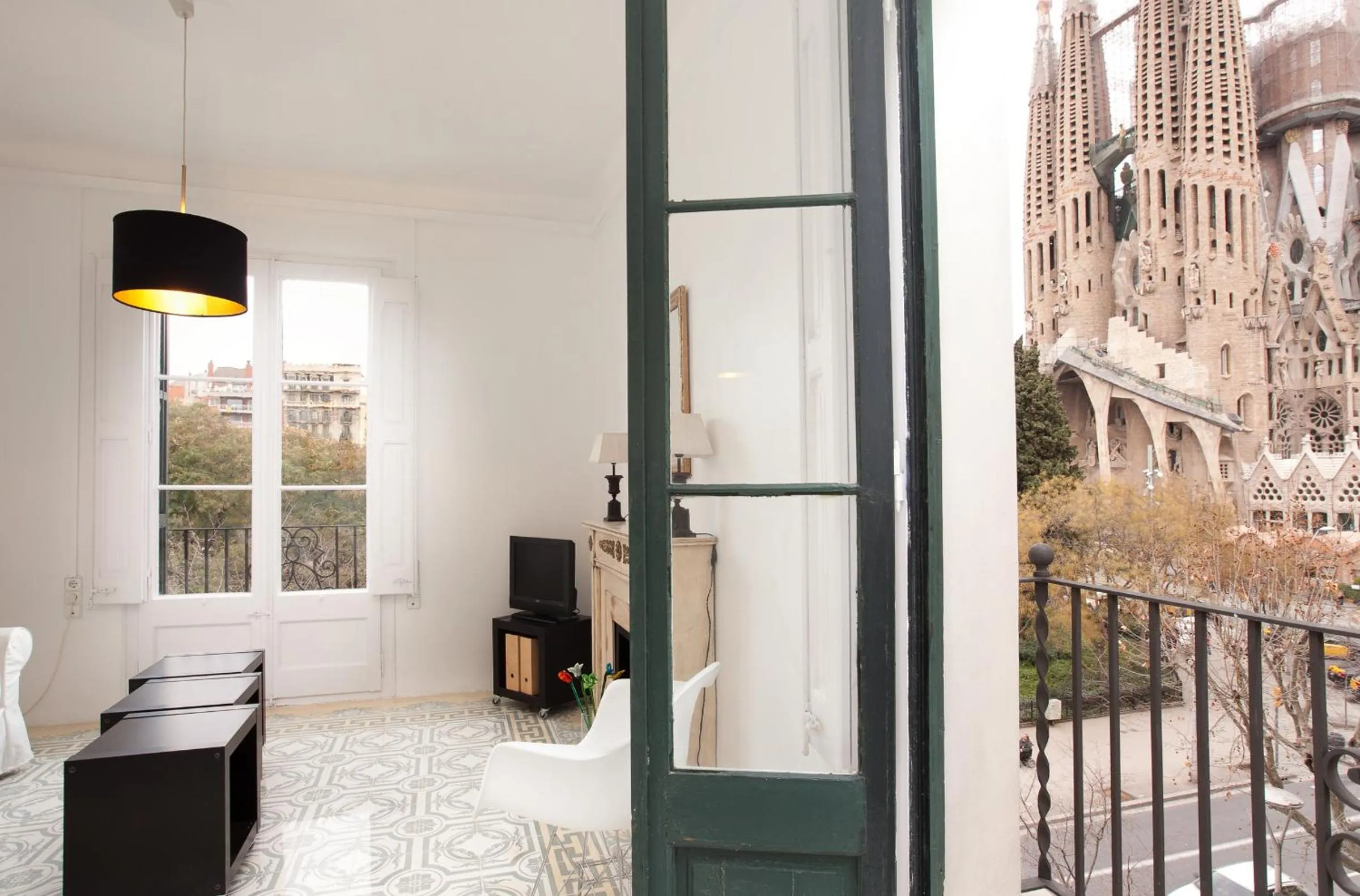 Sagrada Familia 4 Bedrooms "T R" by Scenario Llum