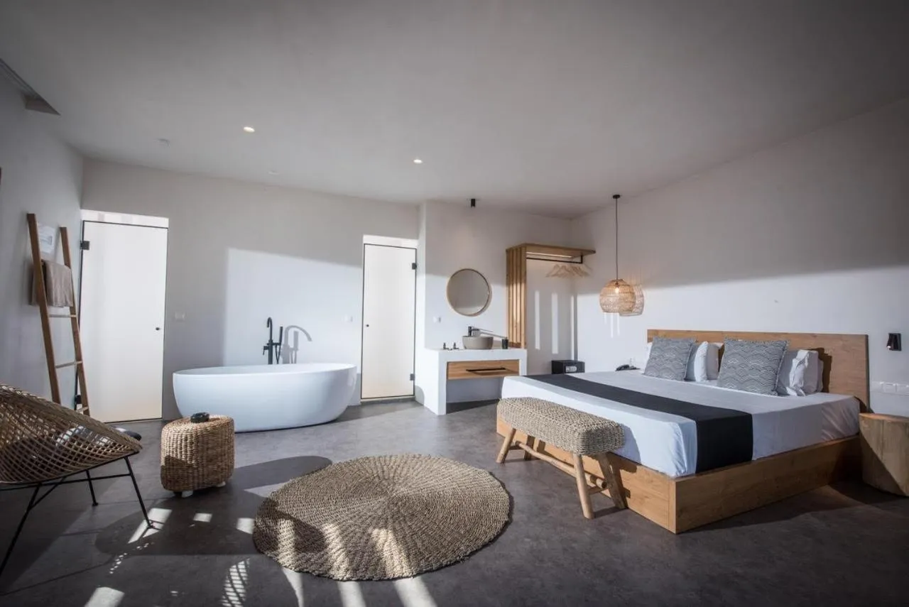 Photo of the whole room, Bed in Indigo Inn Casa Adults Only