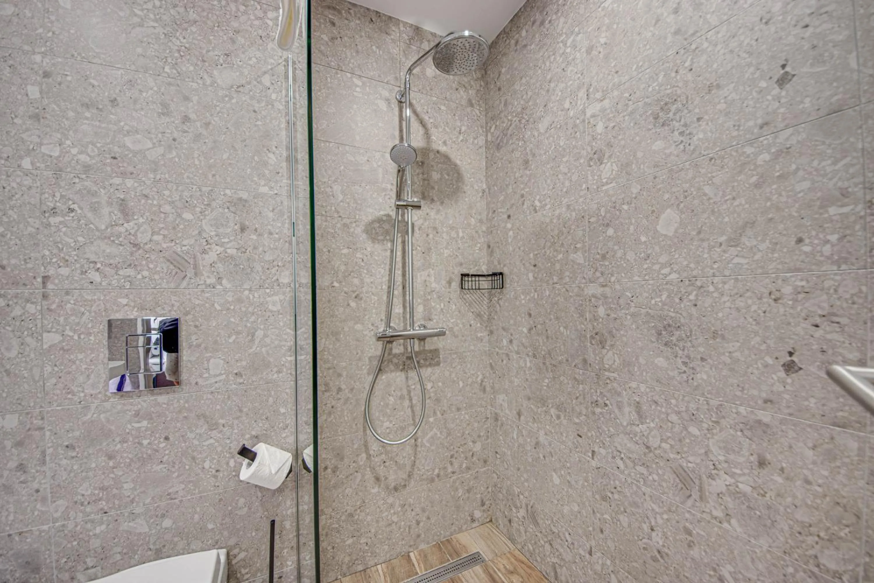 Shower in Olive Villas Beach Hotel