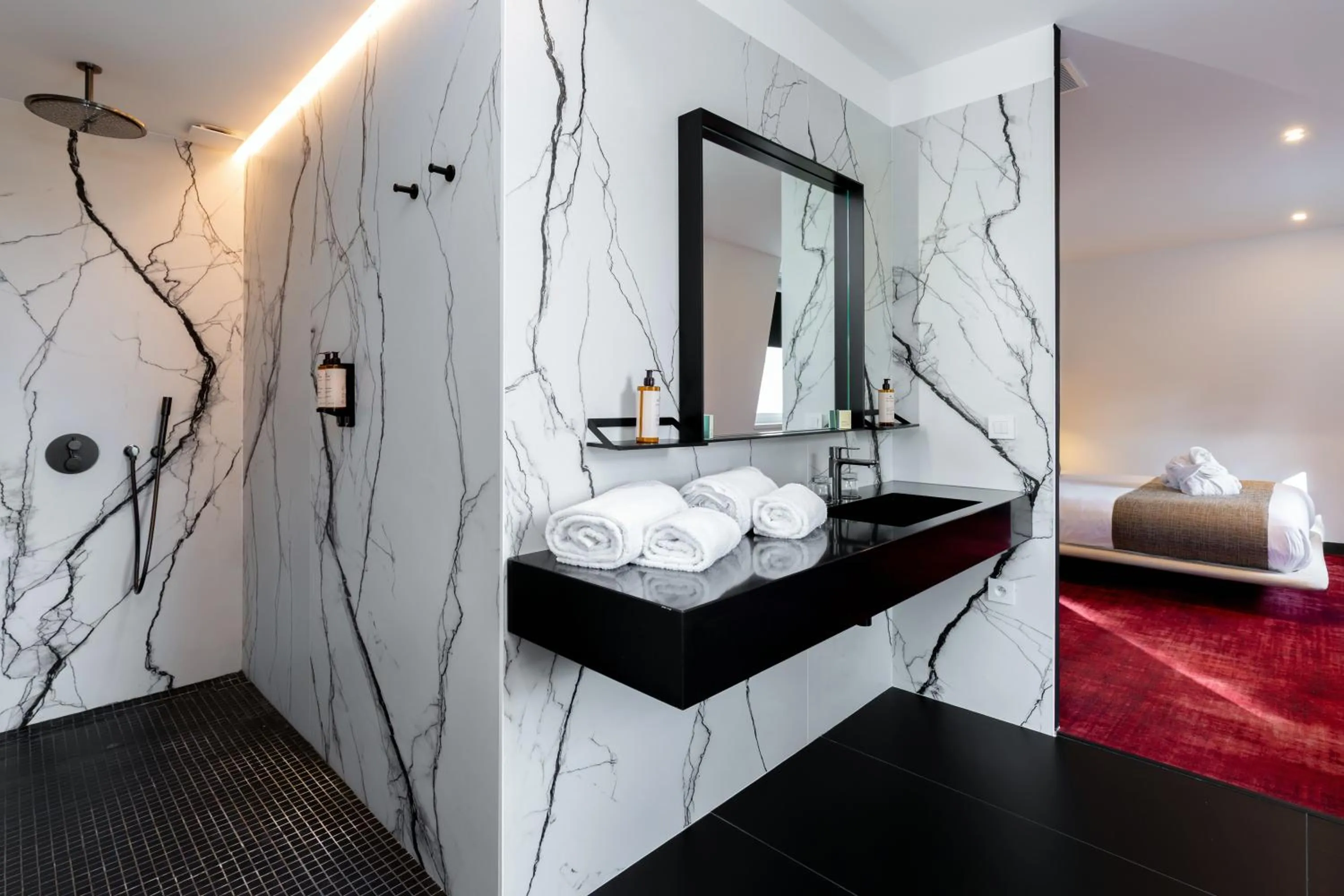 Bathroom, Bed in Hôtel Spa Restaurant Villa Castellane