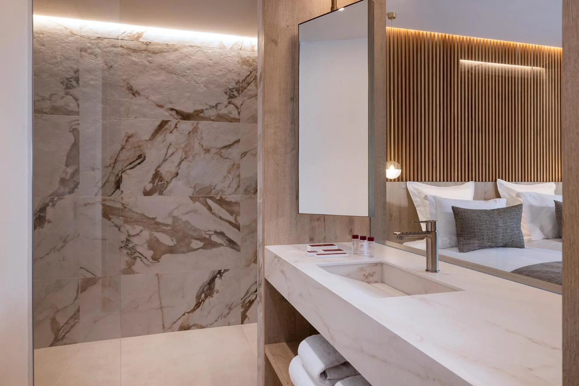 Double Room - Pool side in Hôtel Spa Restaurant Villa Castellane