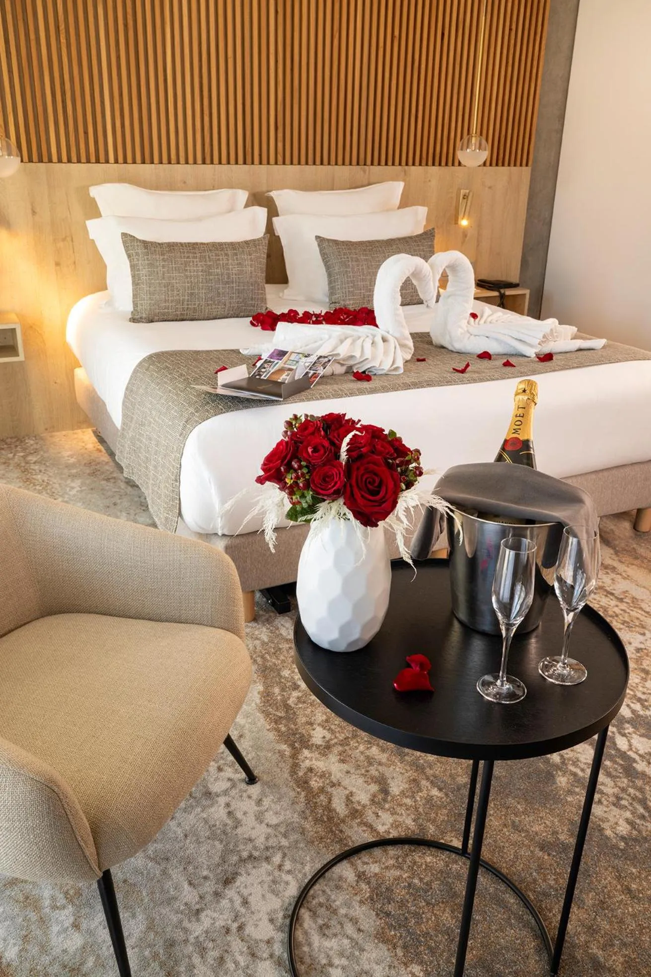 Bed in Hôtel Spa Restaurant Villa Castellane