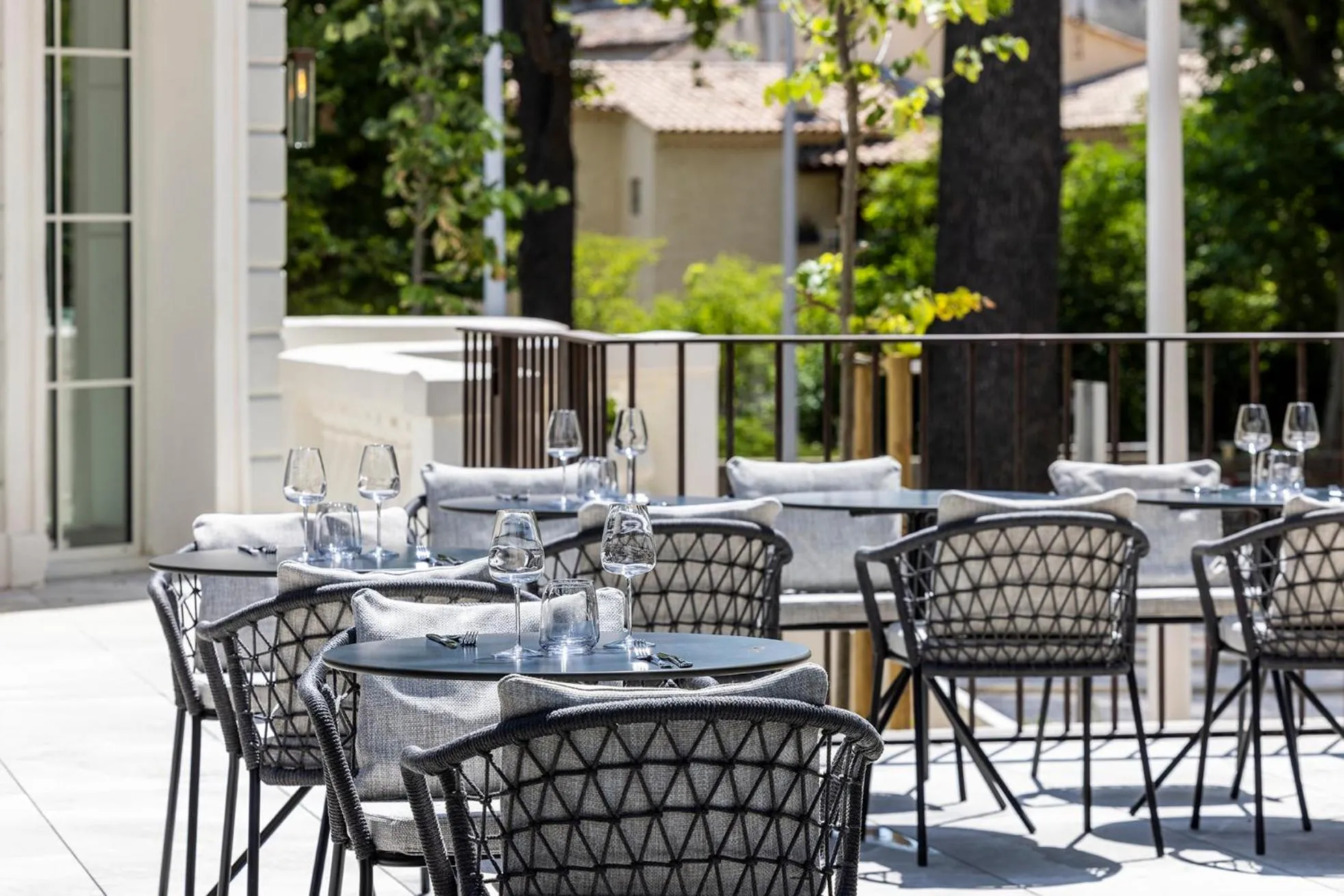 Patio in Hôtel Spa Restaurant Villa Castellane
