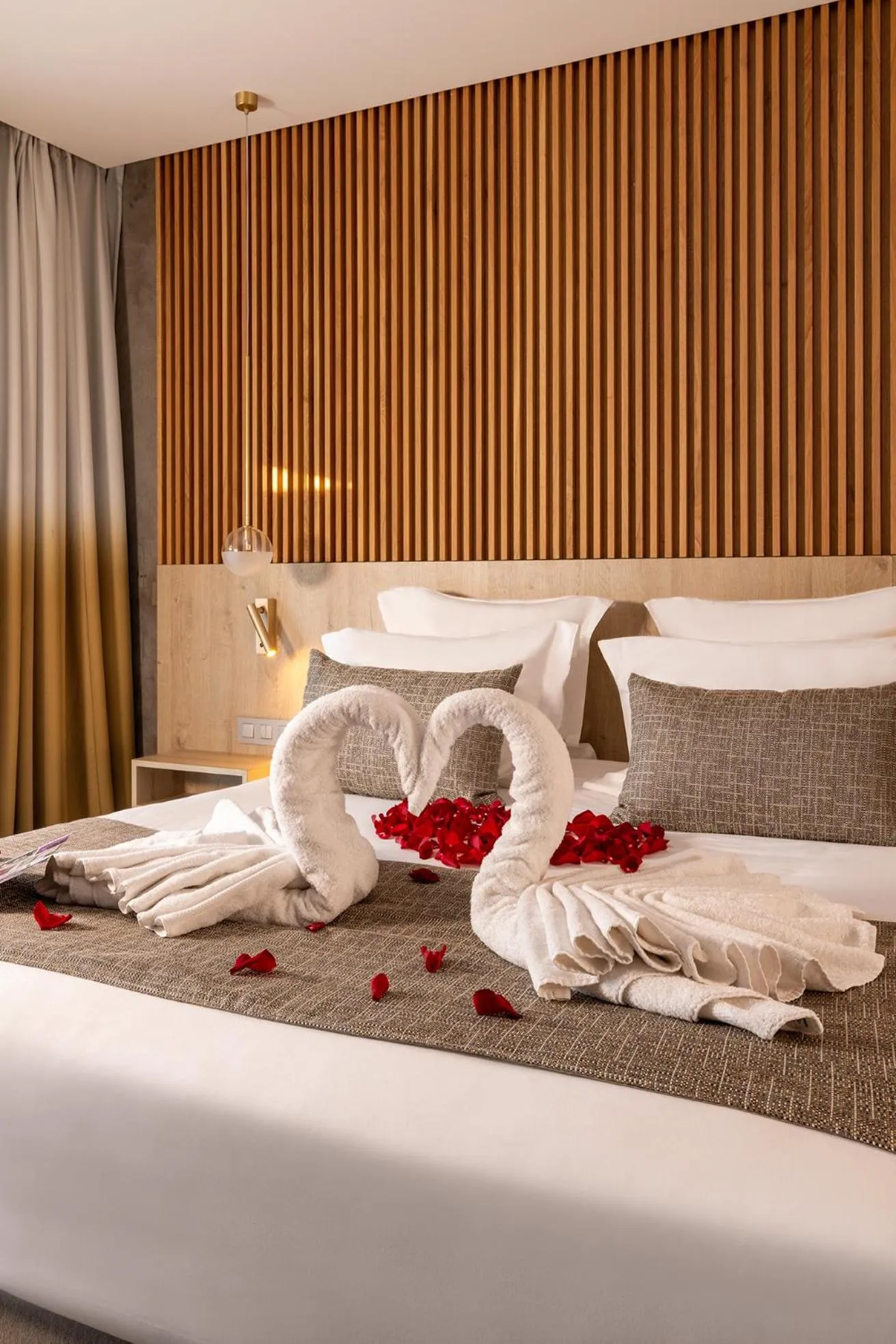 Bed in Hôtel Spa Restaurant Villa Castellane