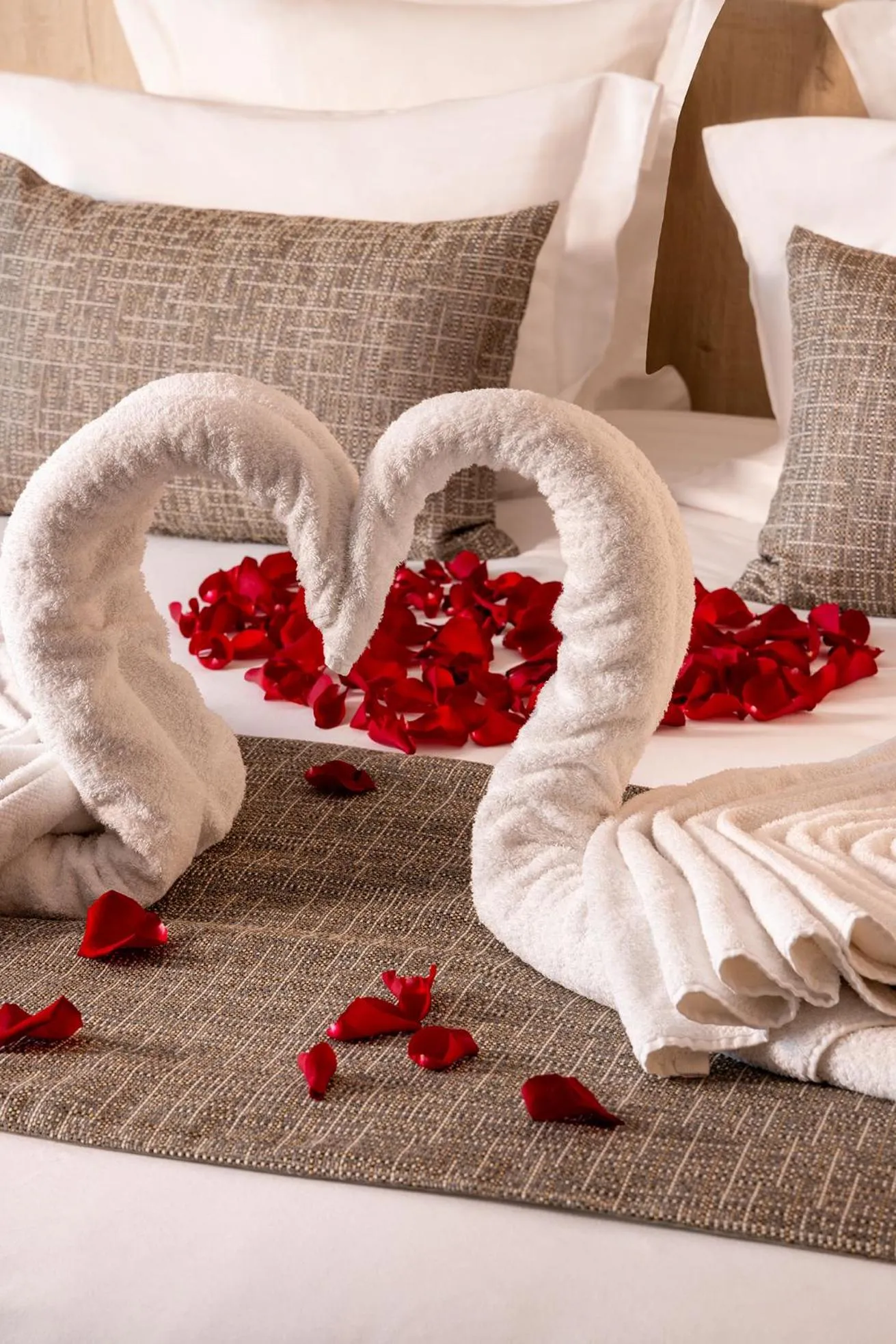 Bedroom, Bed in Hôtel Spa Restaurant Villa Castellane