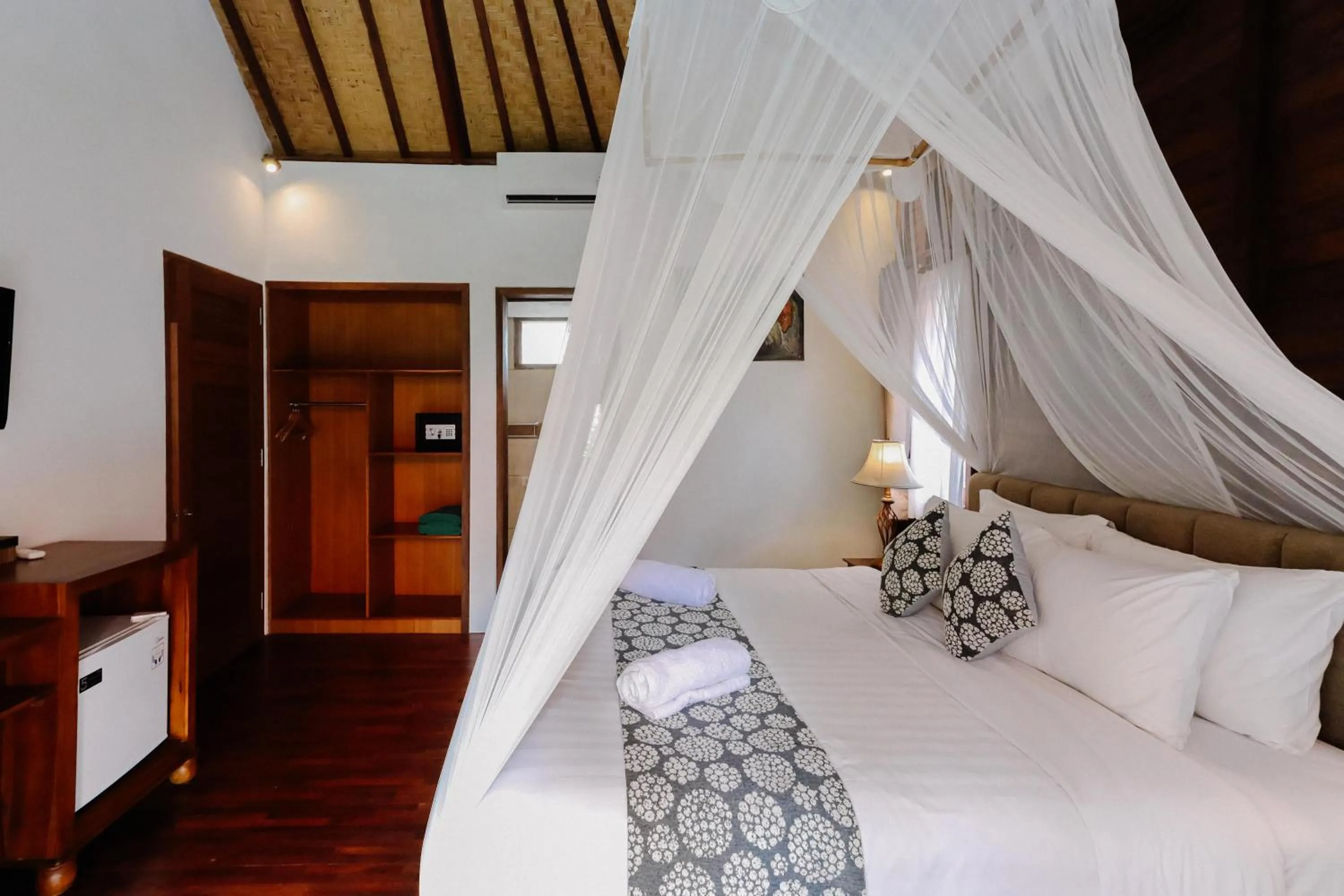 Bedroom, Bed in The Lavana Jhonny Kibung Villas Lembongan