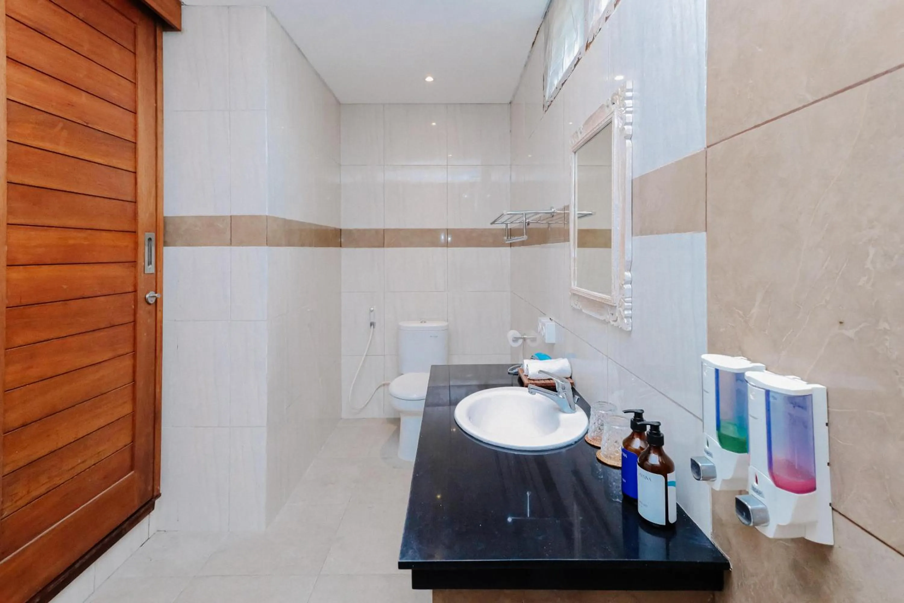 Bathroom in The Lavana Jhonny Kibung Villas Lembongan