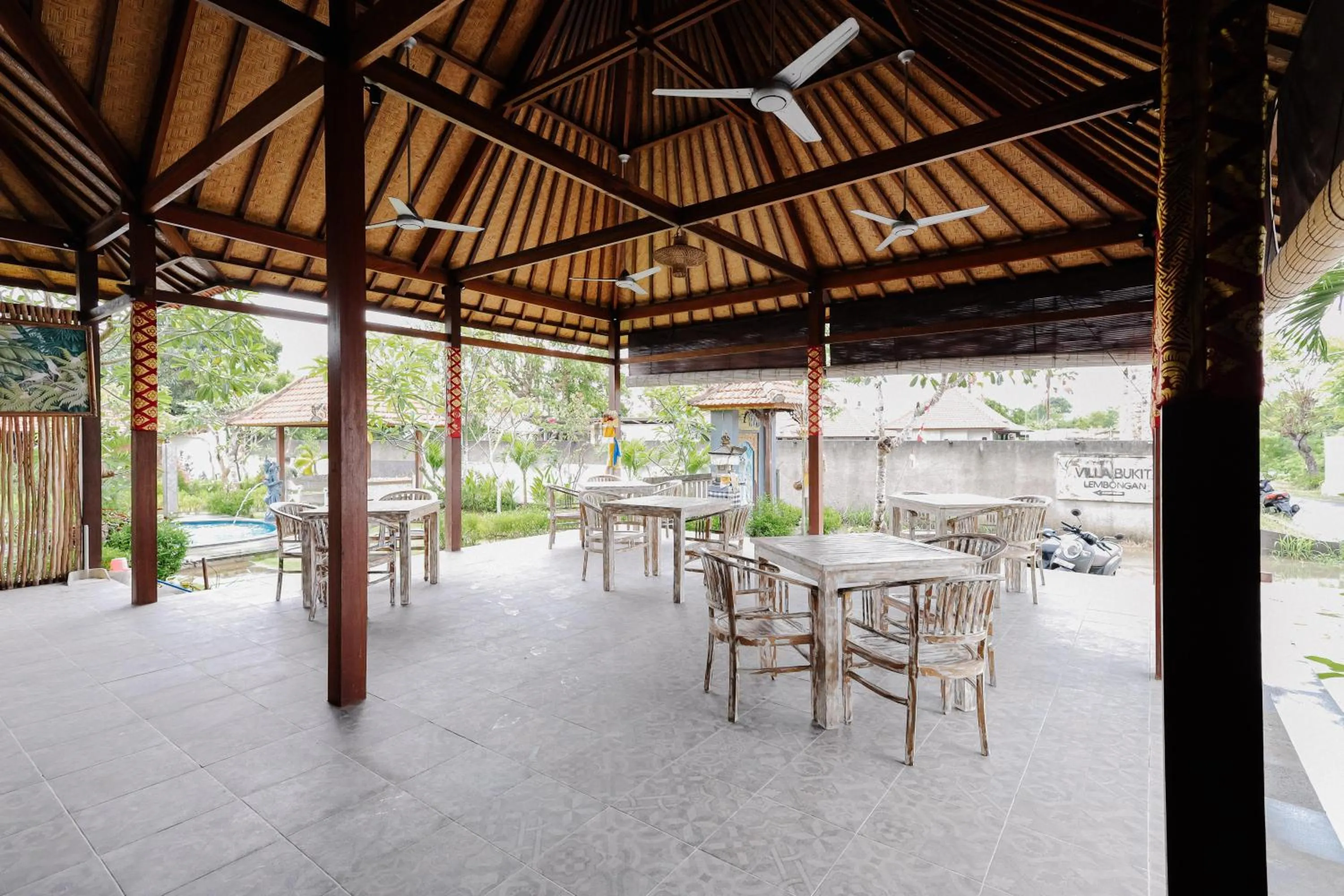 Restaurant/places to eat in The Lavana Jhonny Kibung Villas Lembongan
