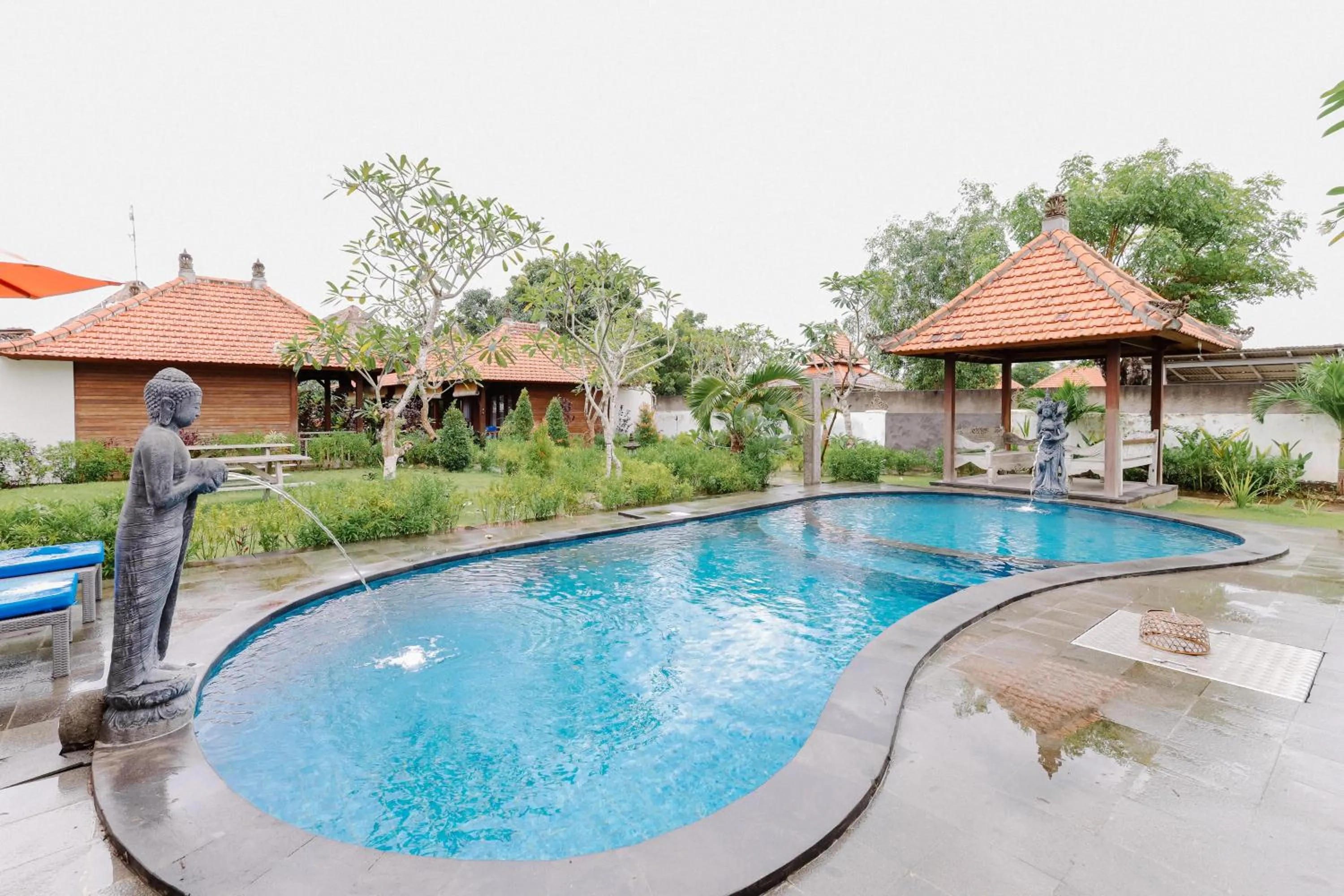 Swimming pool in The Lavana Jhonny Kibung Villas Lembongan