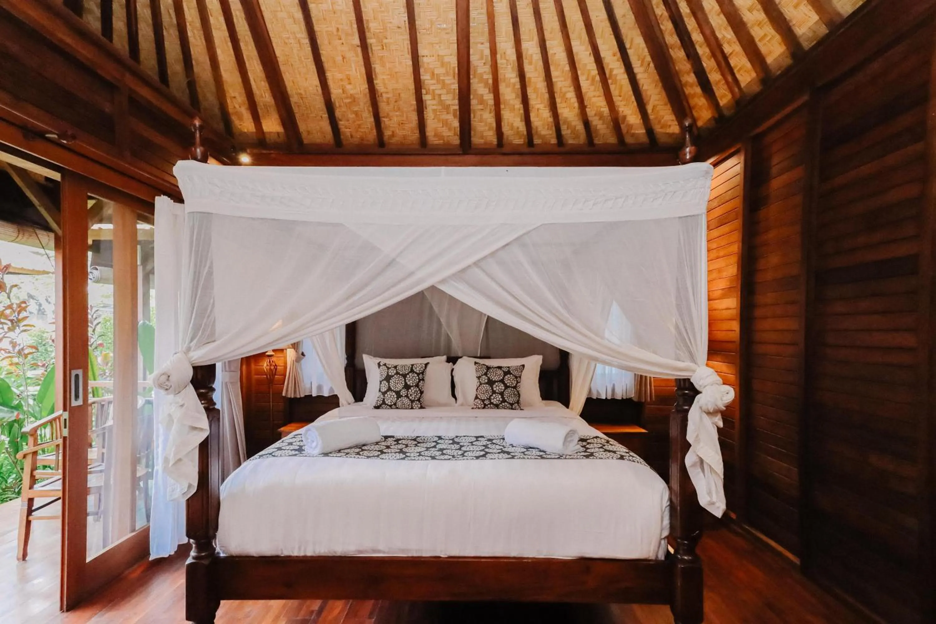 Bedroom, Bed in The Lavana Jhonny Kibung Villas Lembongan