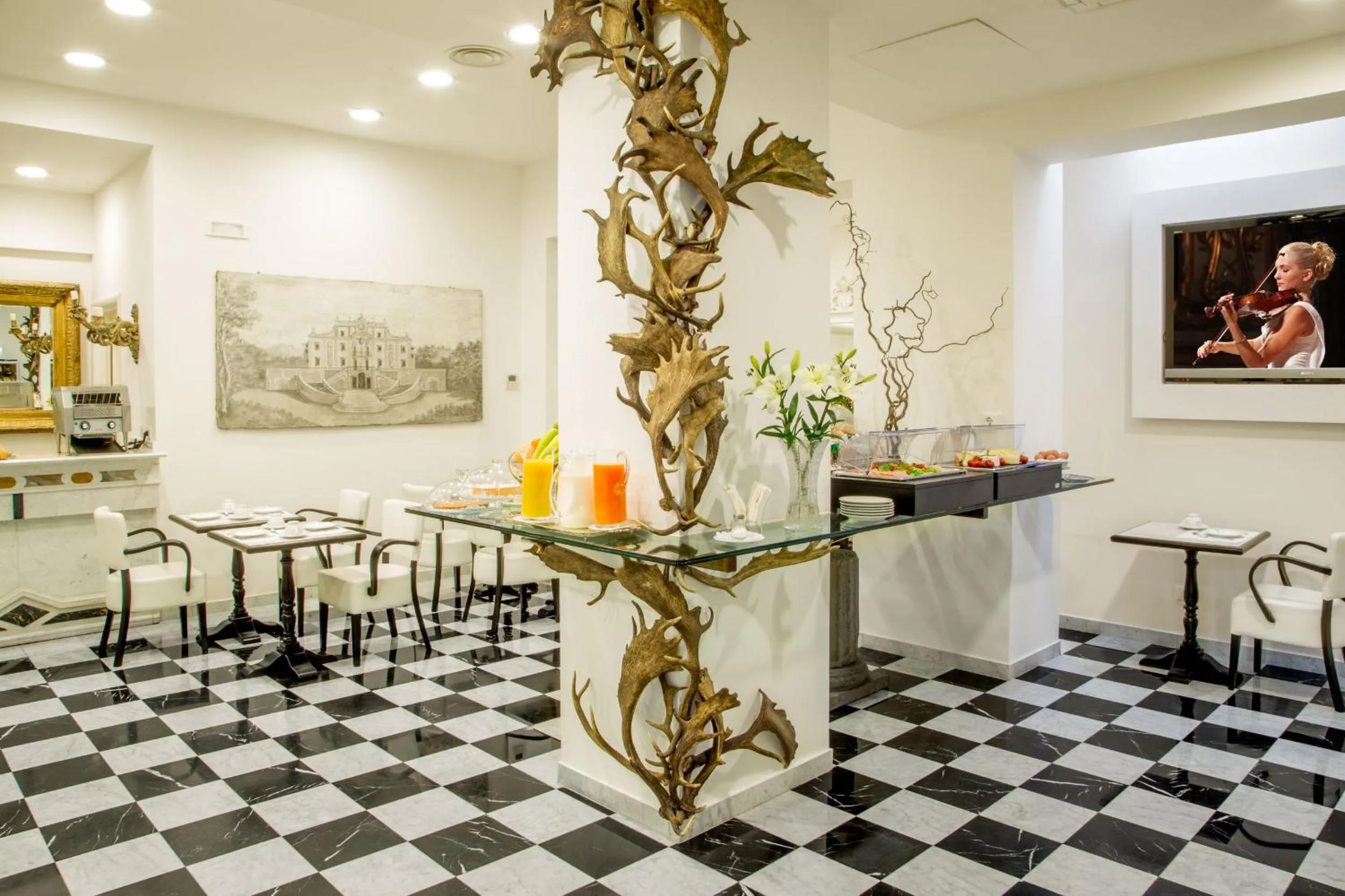 Restaurant/places to eat in Arcom Palace