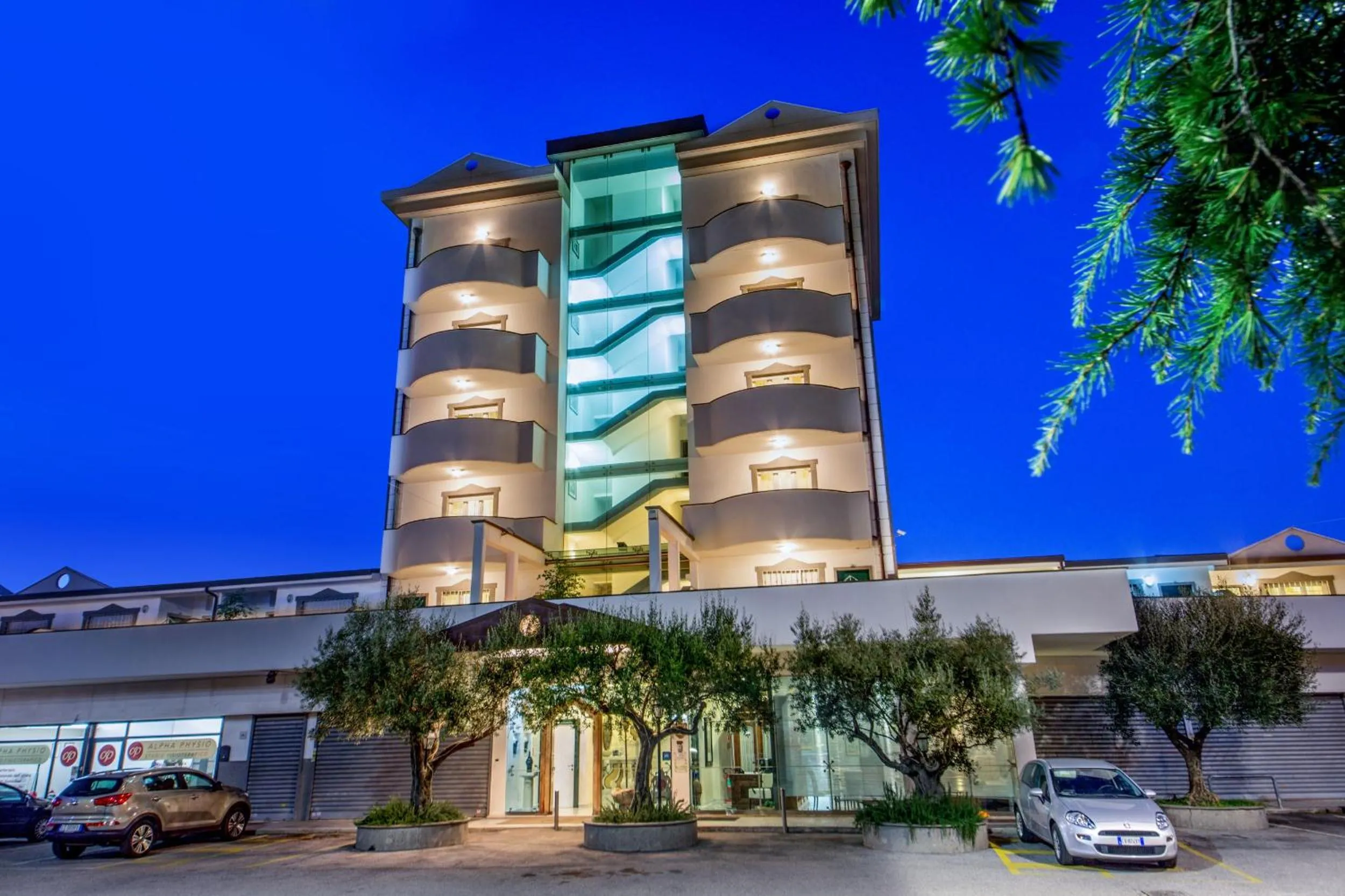 Property building in Arcom Palace