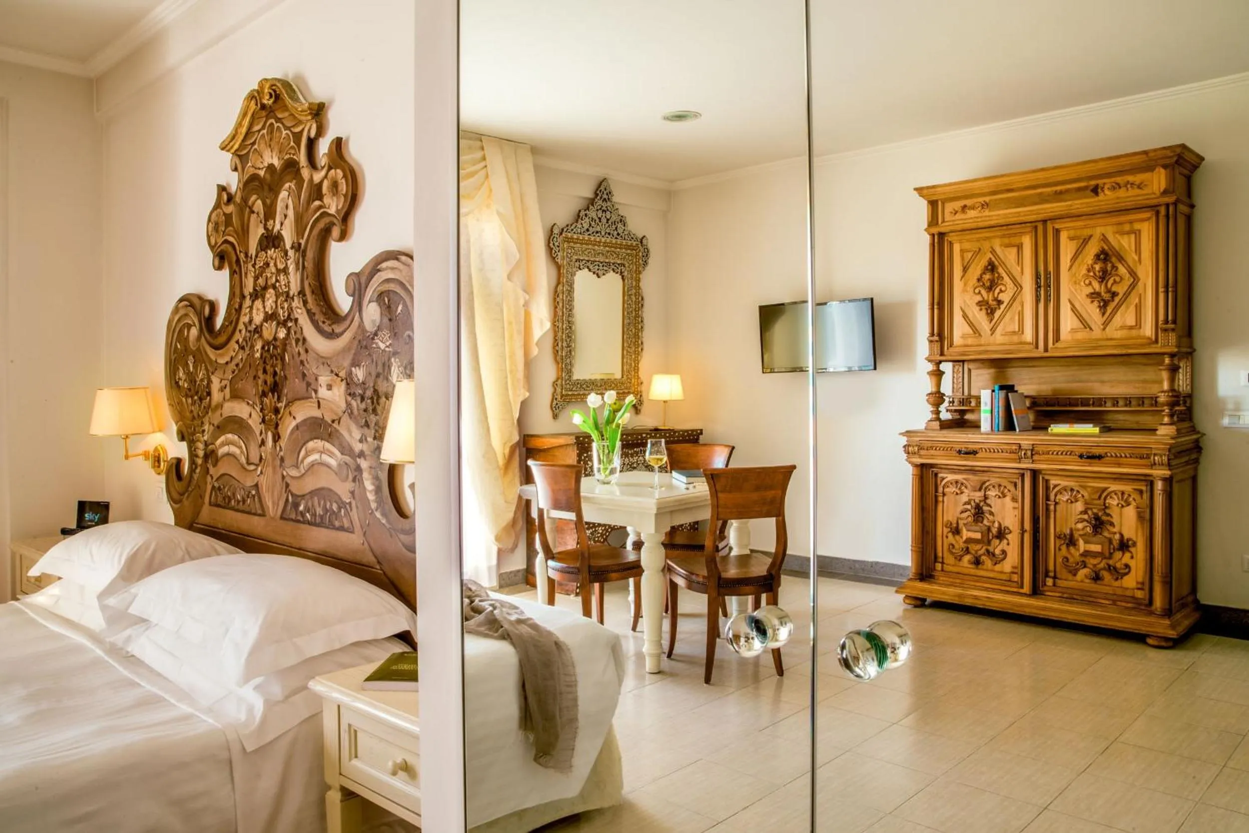 Decorative detail, Bed in Arcom Palace