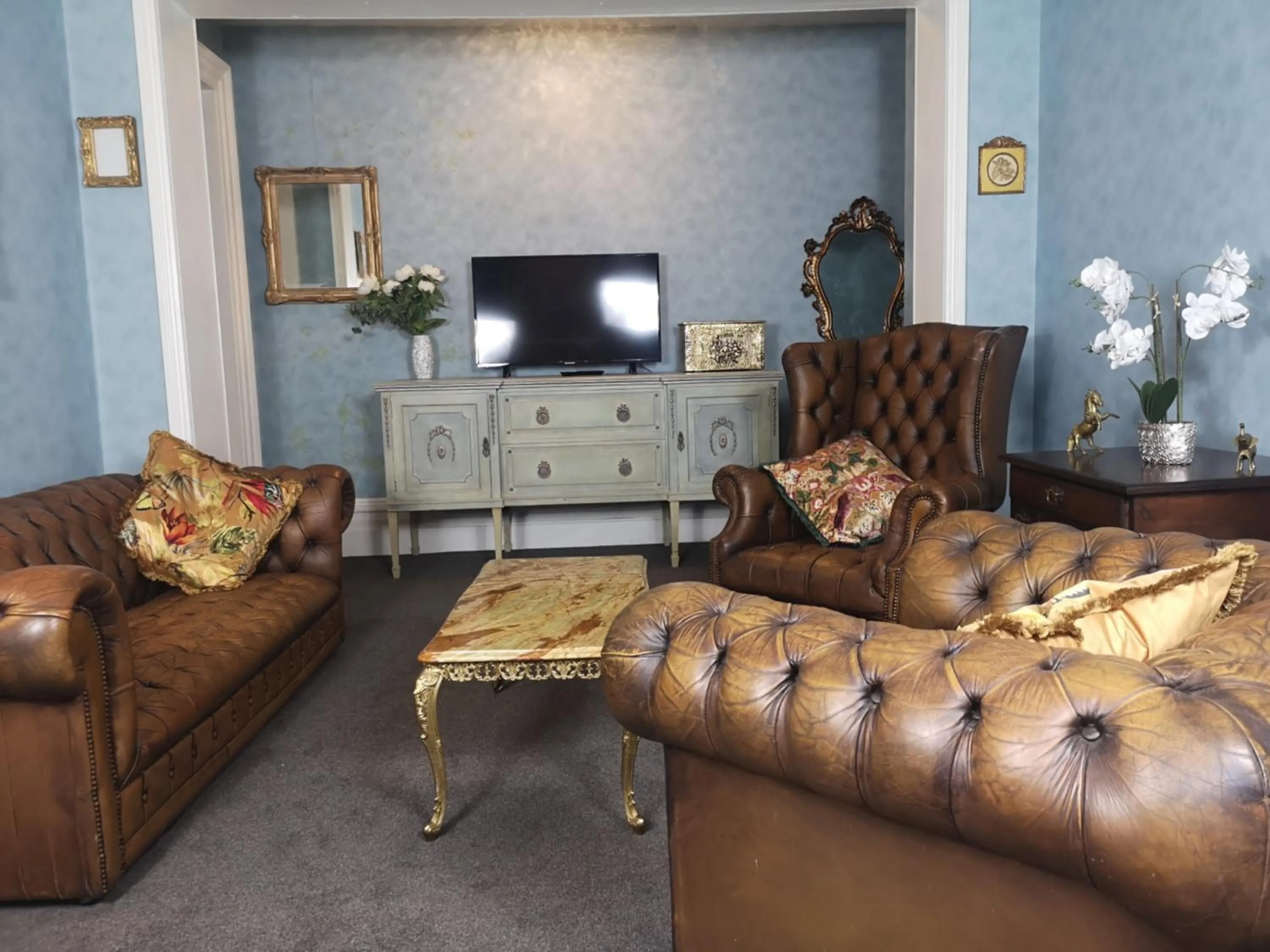 TV and multimedia in Stone Court House