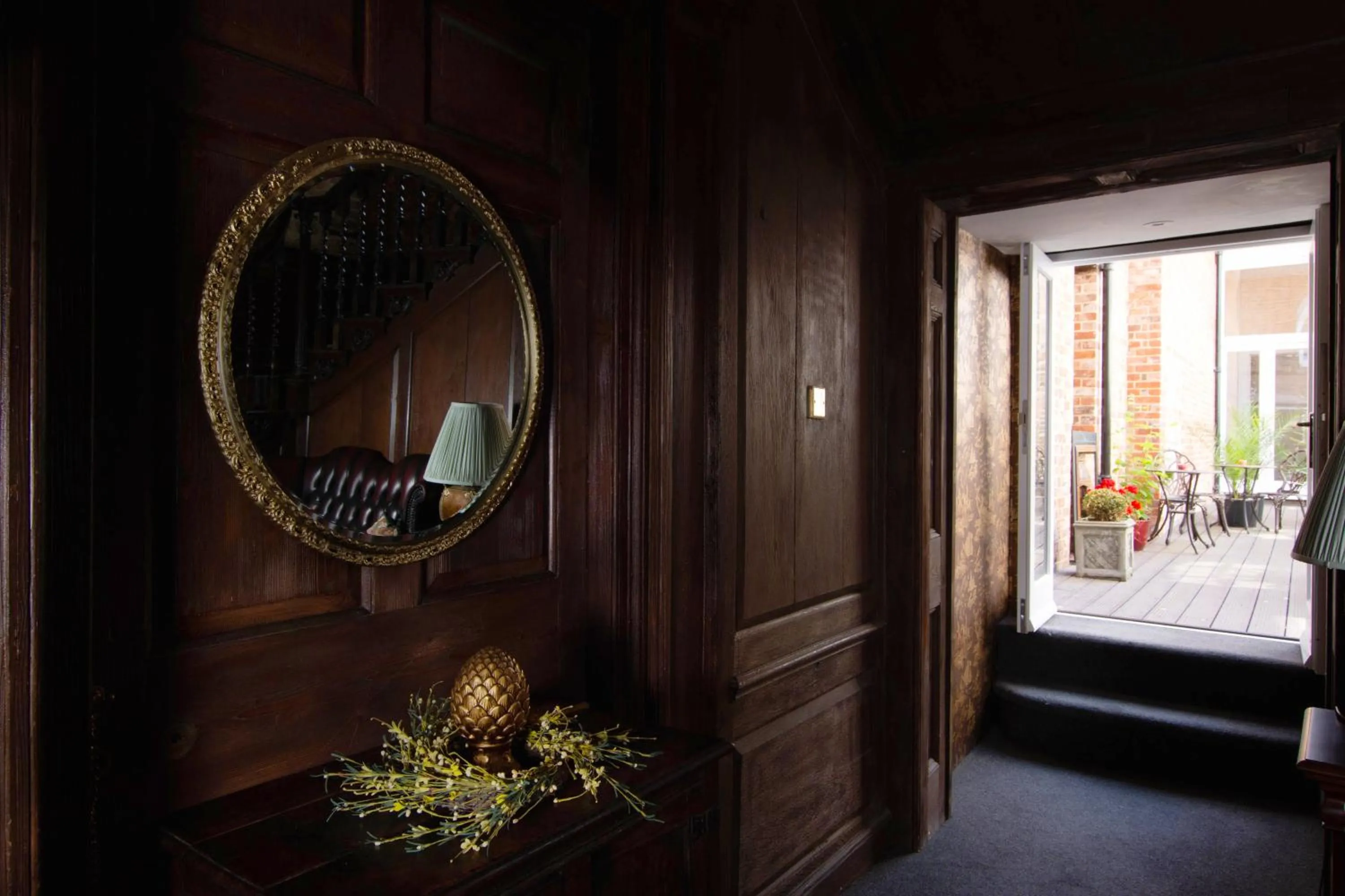 Inner courtyard view in Stone Court House