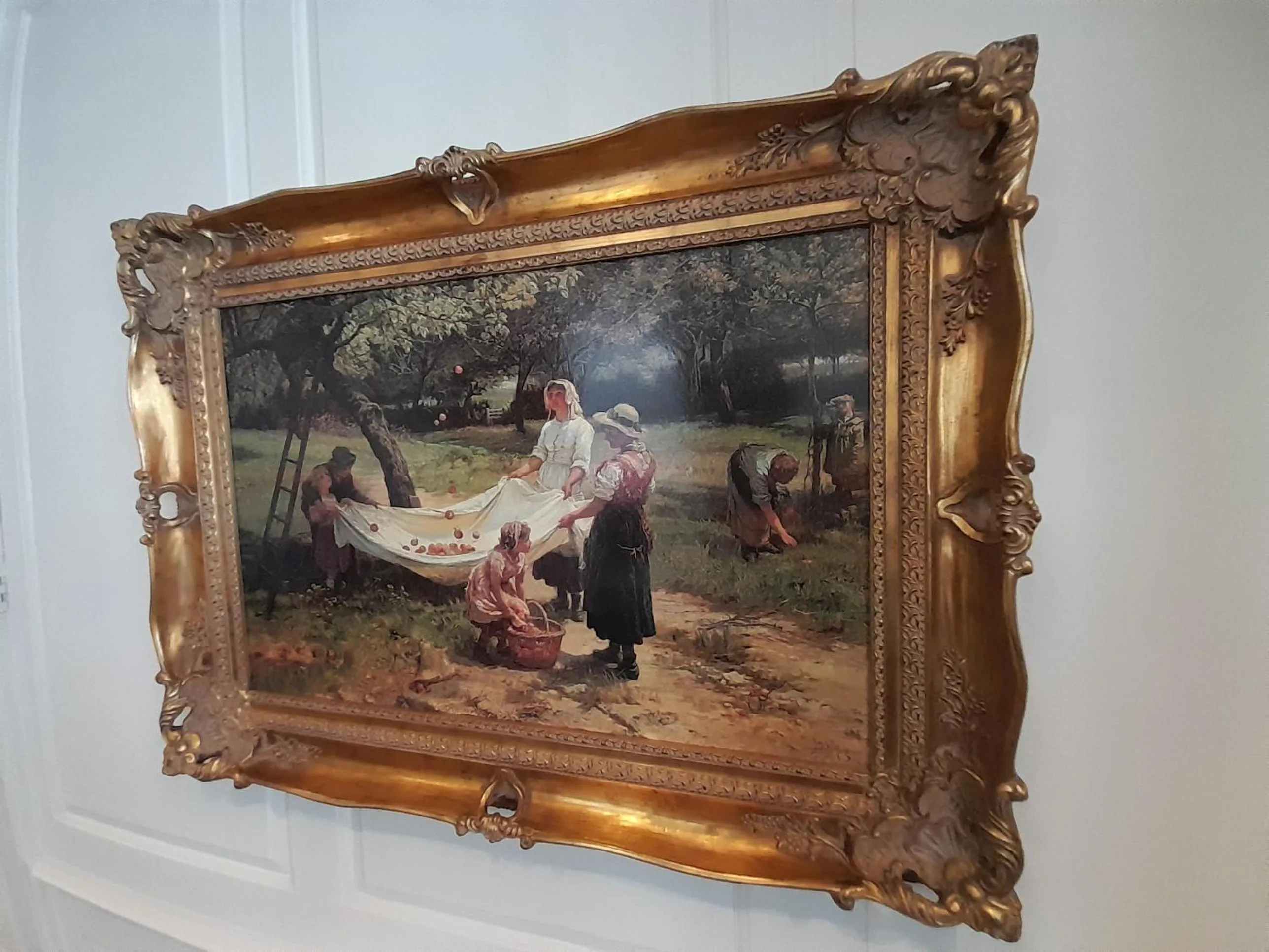 Communal lounge/ TV room in Stone Court House