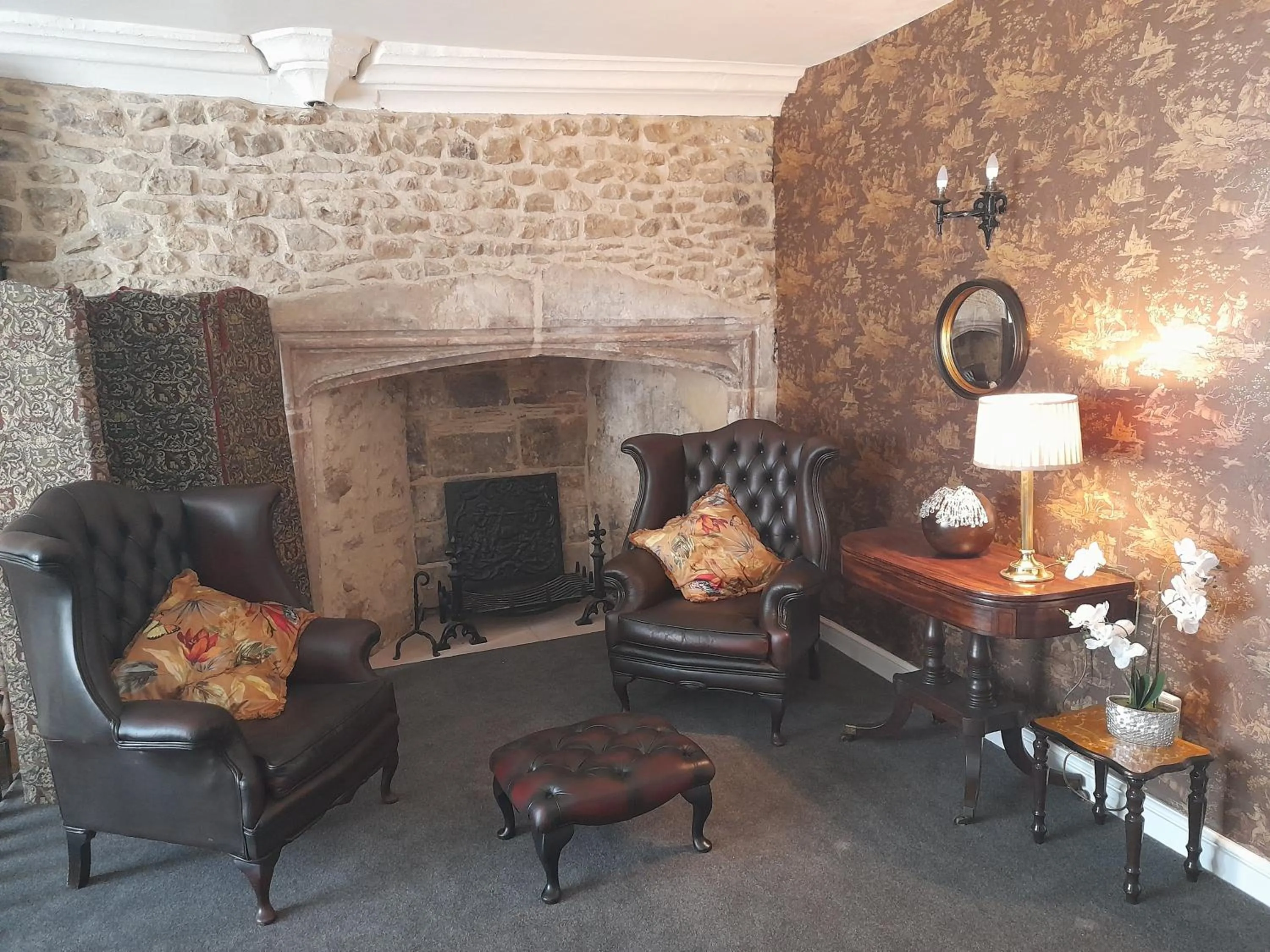 Communal lounge/ TV room in Stone Court House