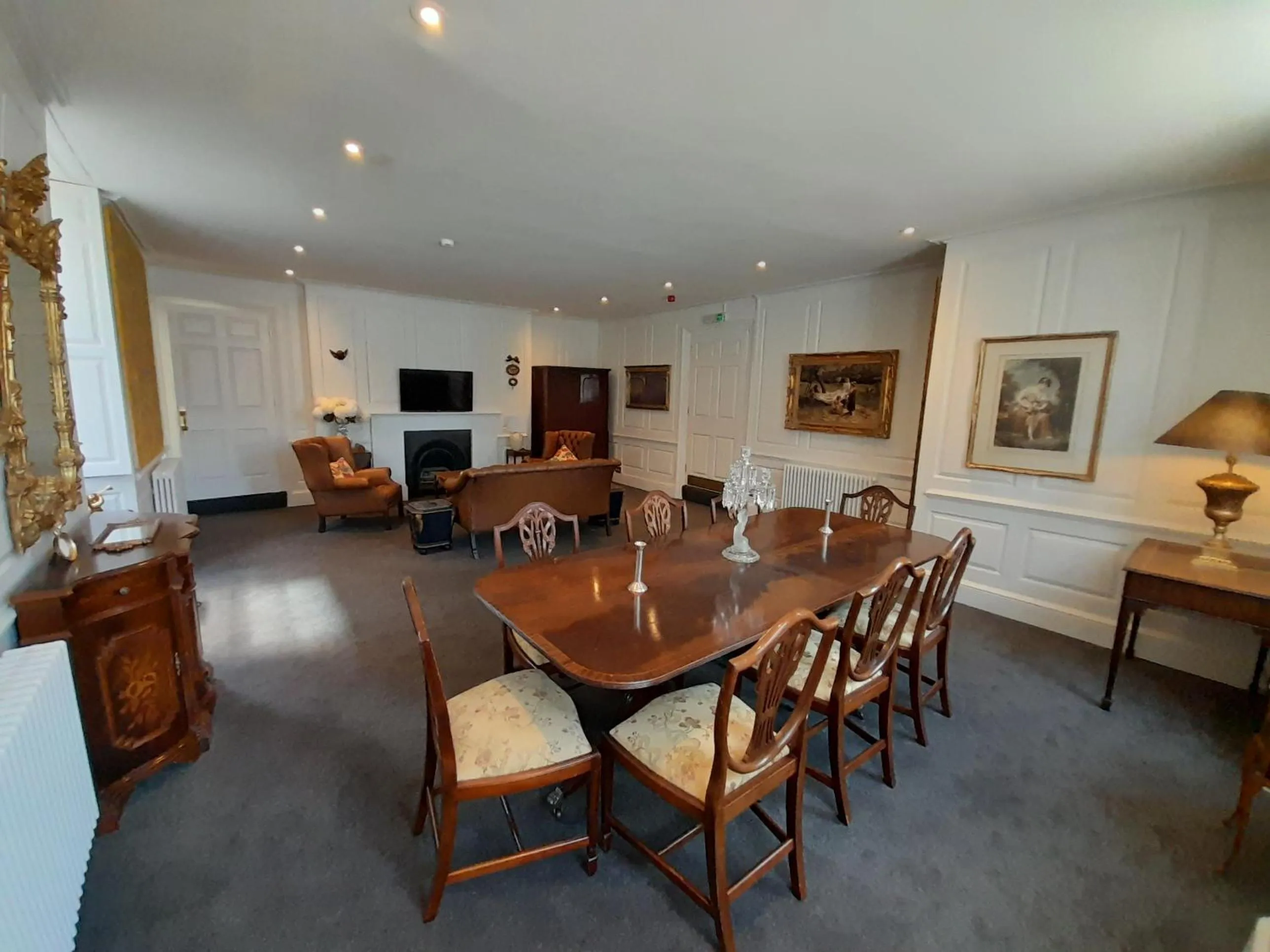 Communal lounge/ TV room in Stone Court House