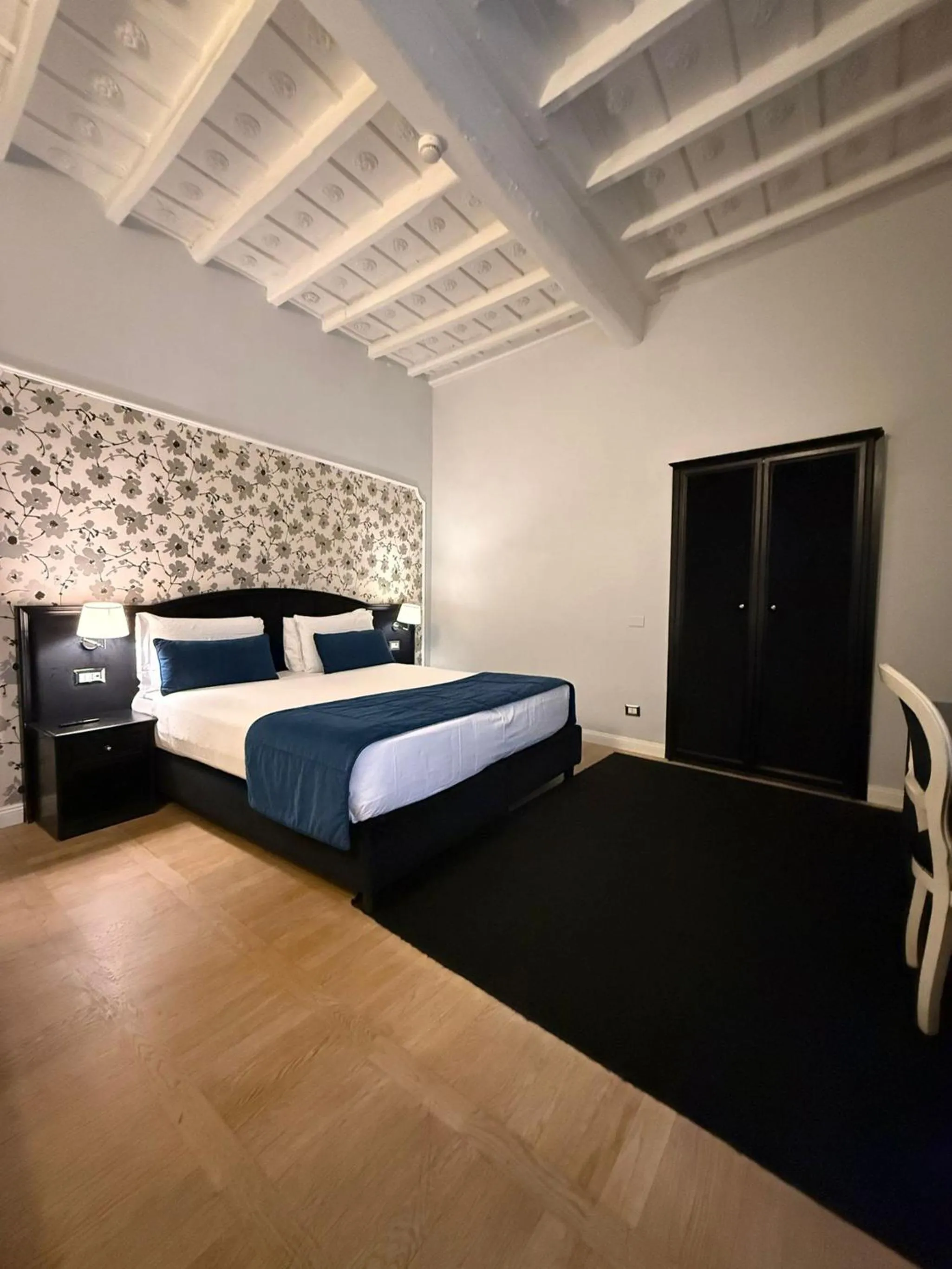 Bed in Relais Fontana Di Trevi Hotel