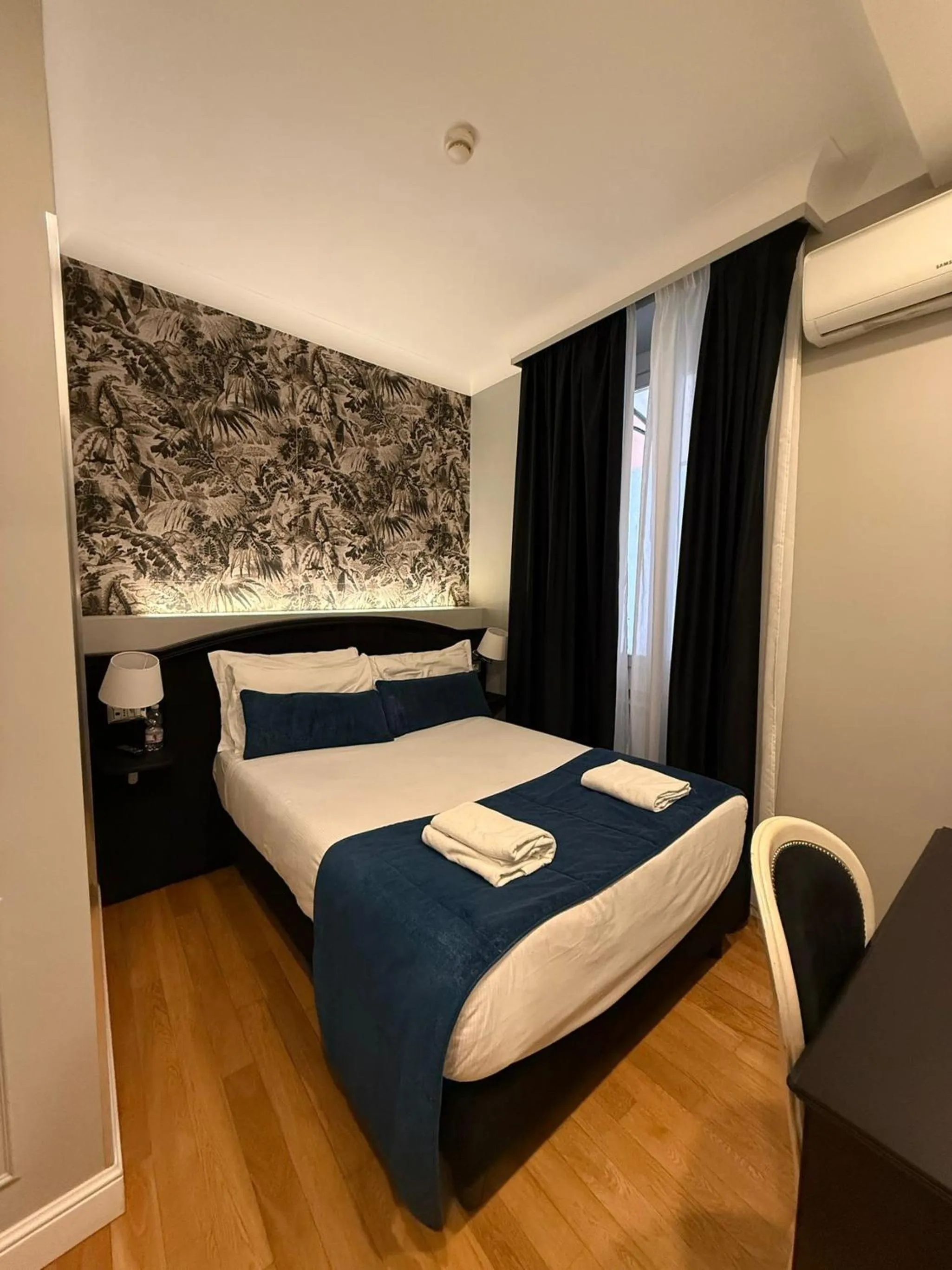 Bed in Relais Fontana Di Trevi Hotel