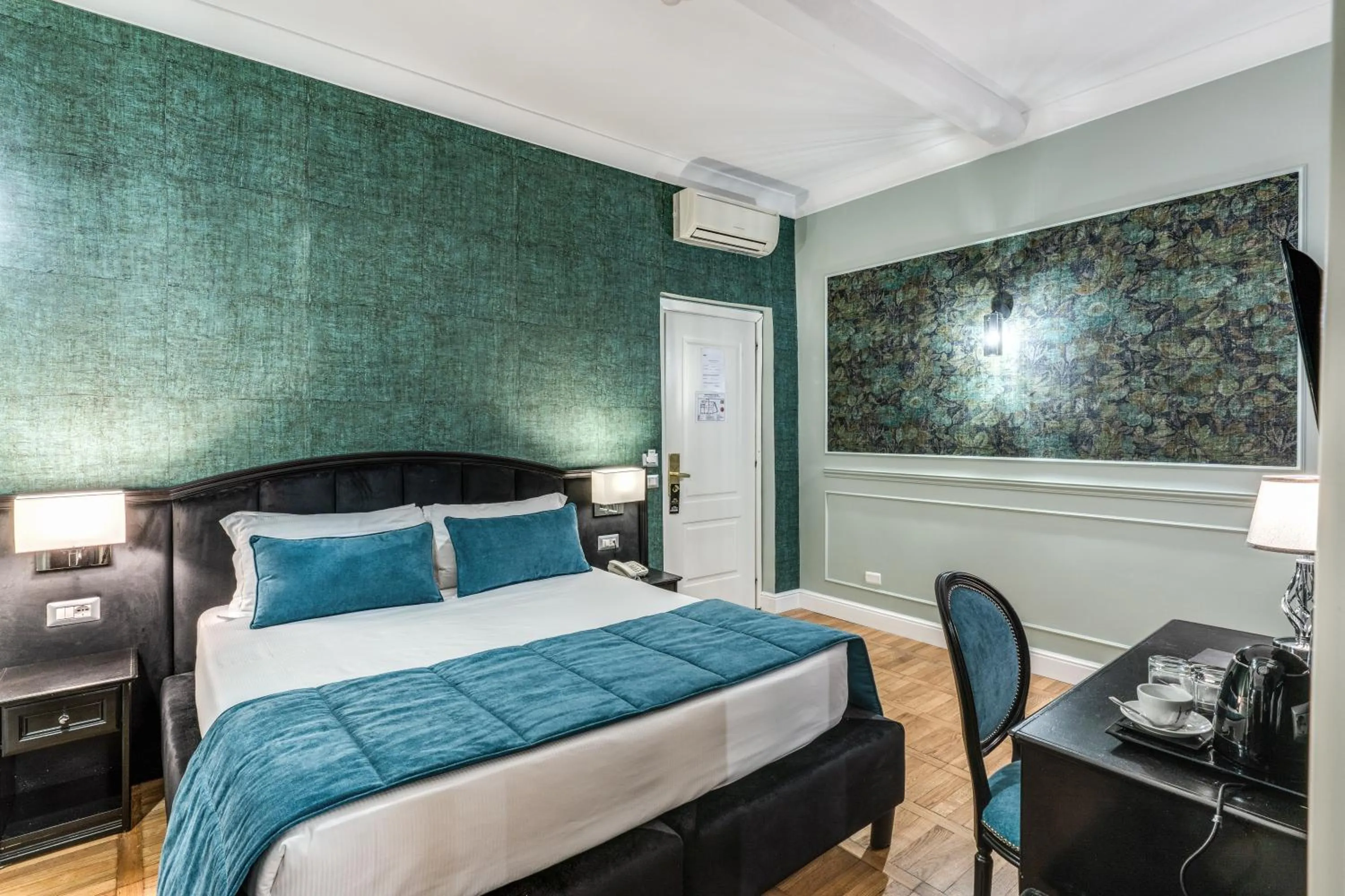 Bedroom, Bed in Relais Fontana Di Trevi Hotel