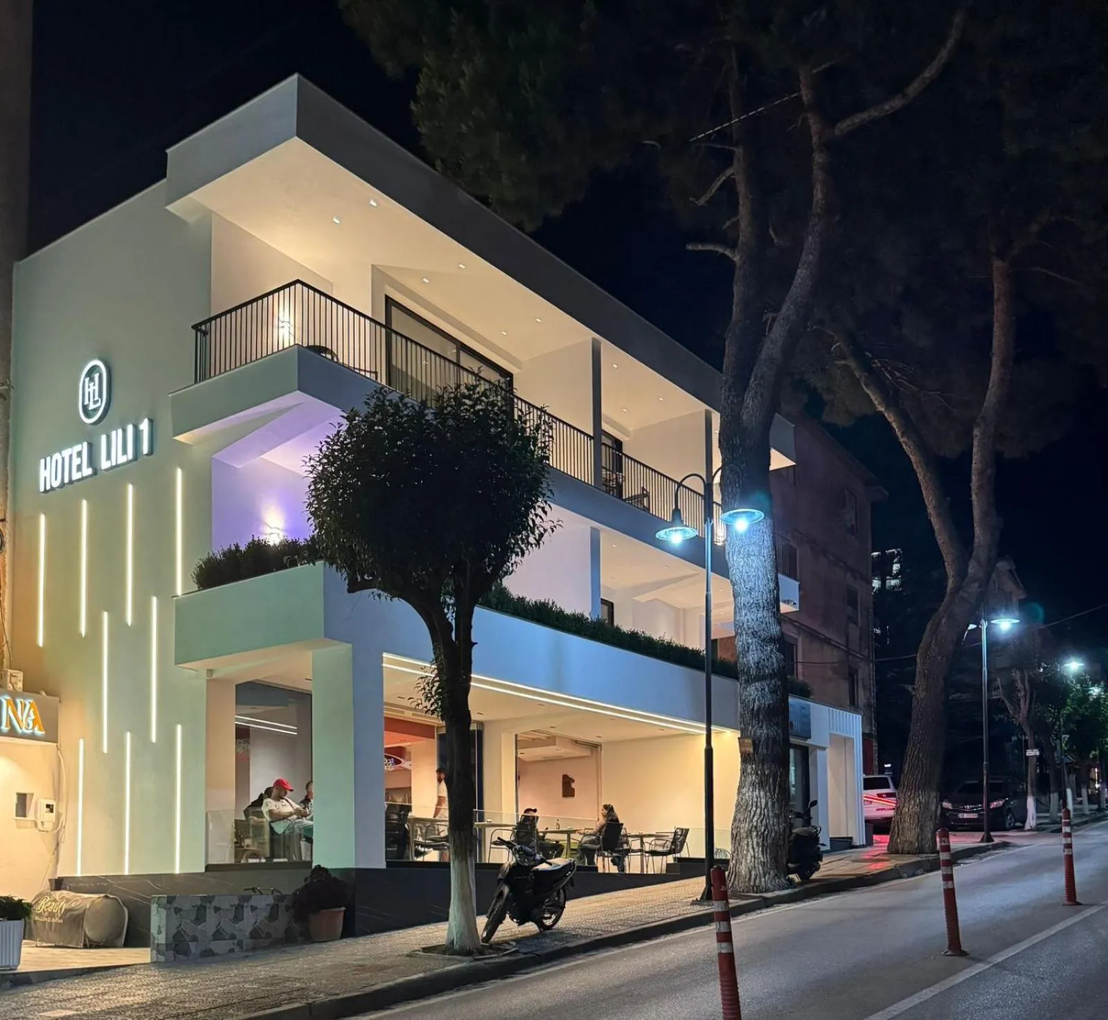 Facade/entrance in Hotel Lili-1