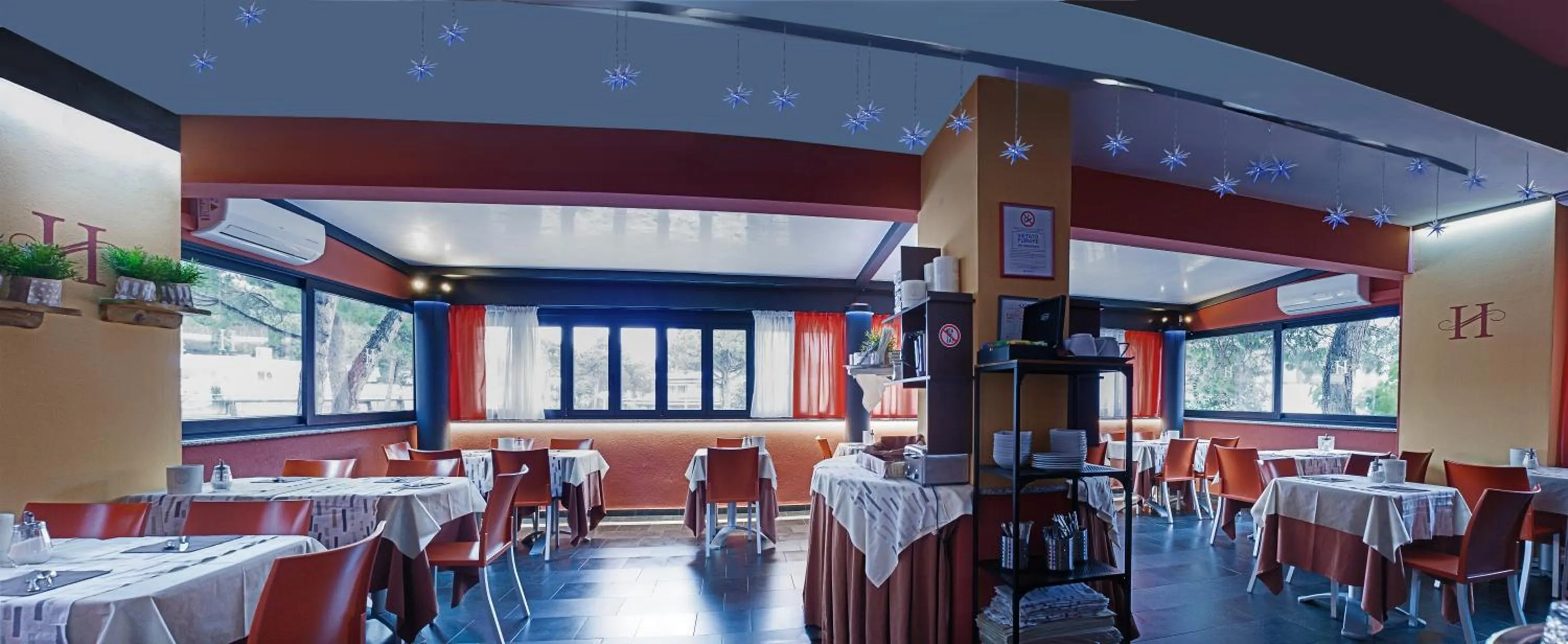 Restaurant/places to eat in Hotel Savoia