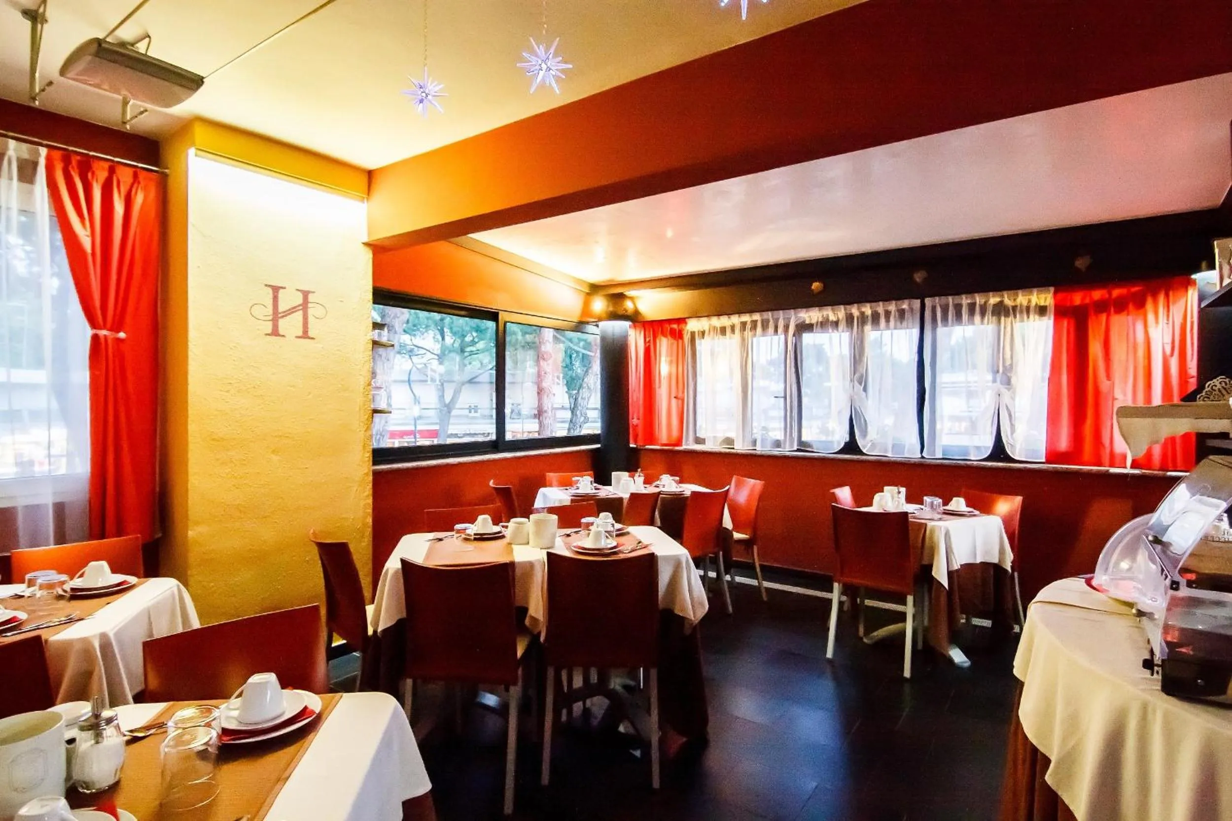 Restaurant/places to eat in Hotel Savoia