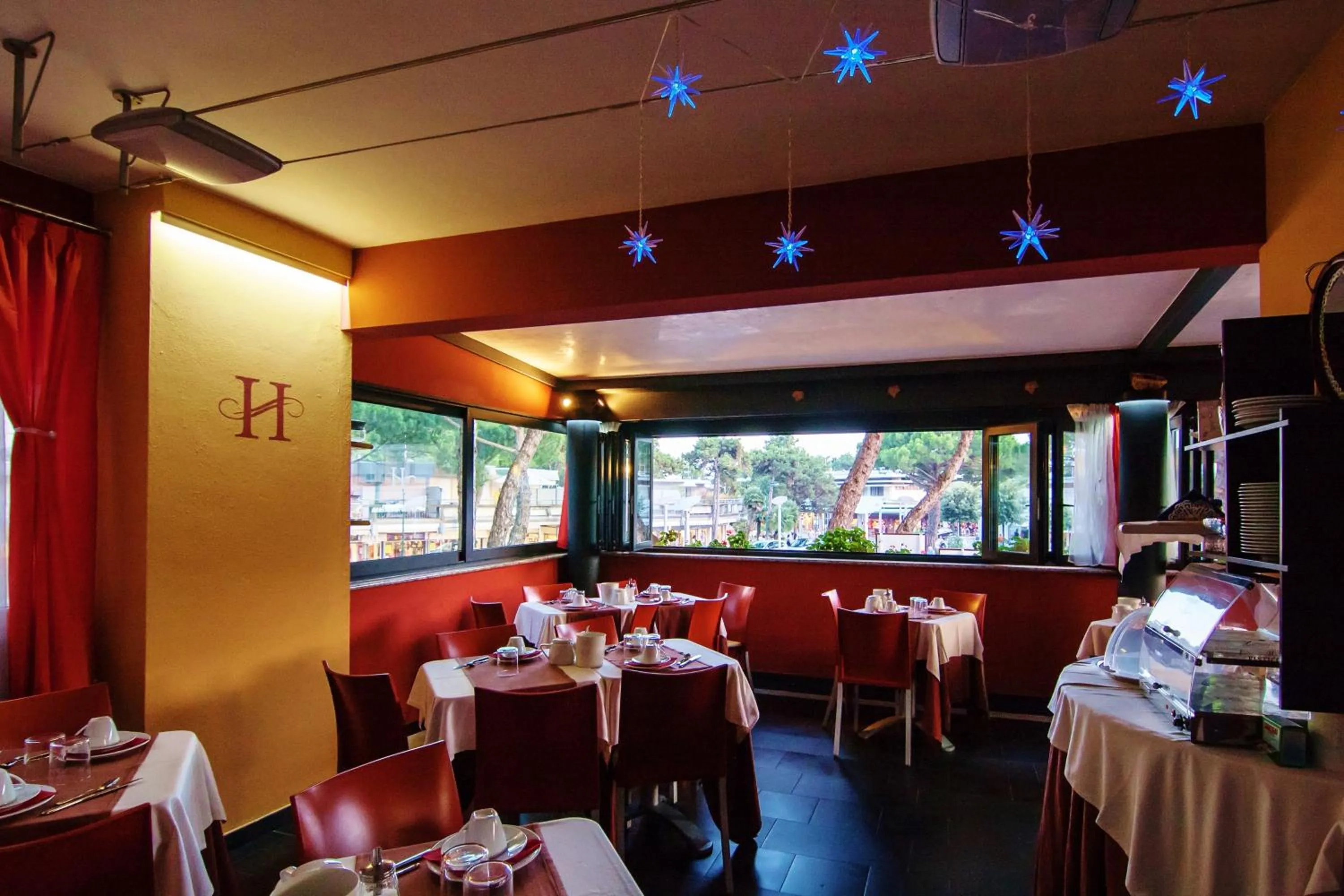 Restaurant/places to eat in Hotel Savoia