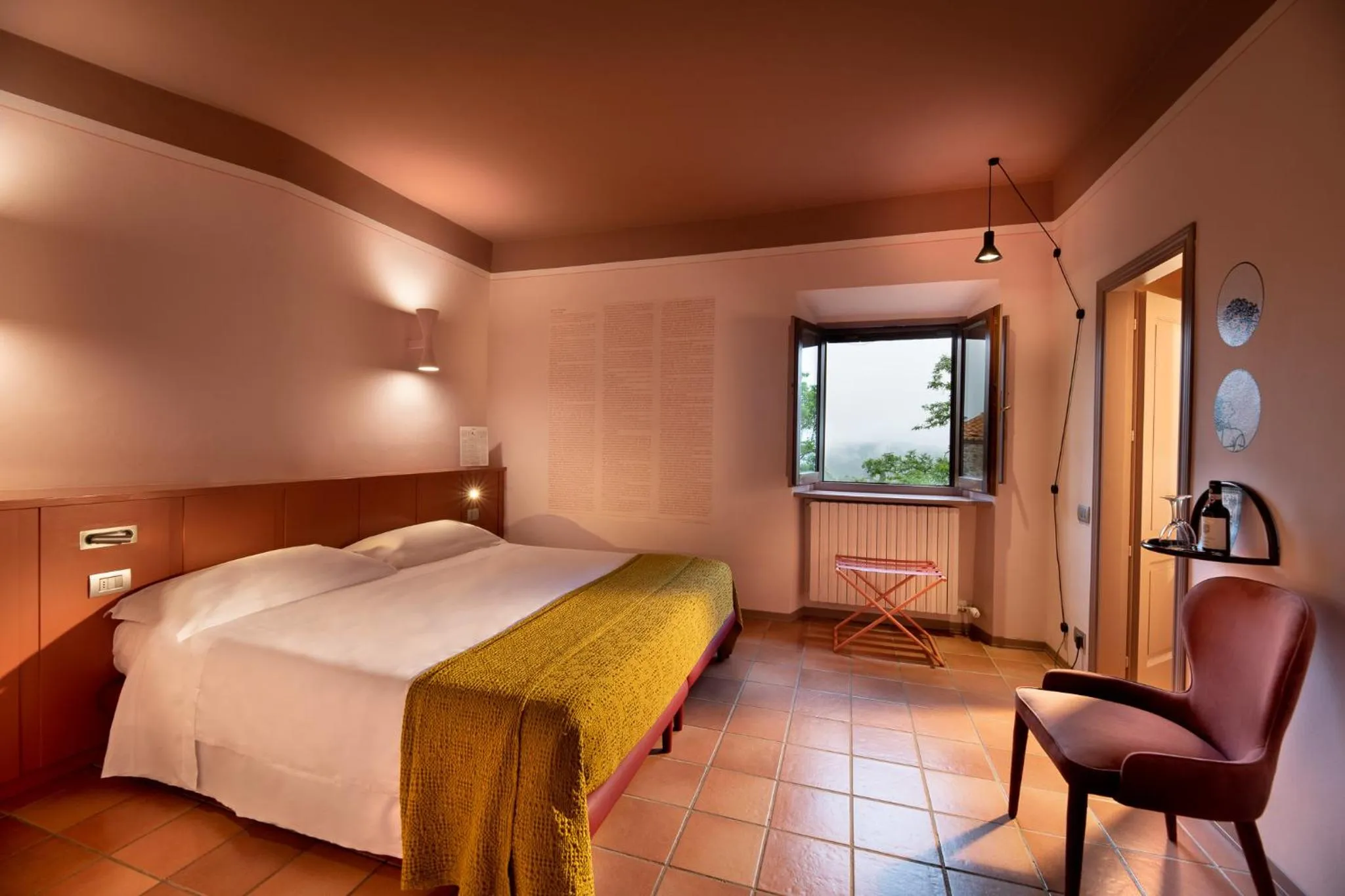 Photo of the whole room, Bed in La Pensione di Vignamaggio