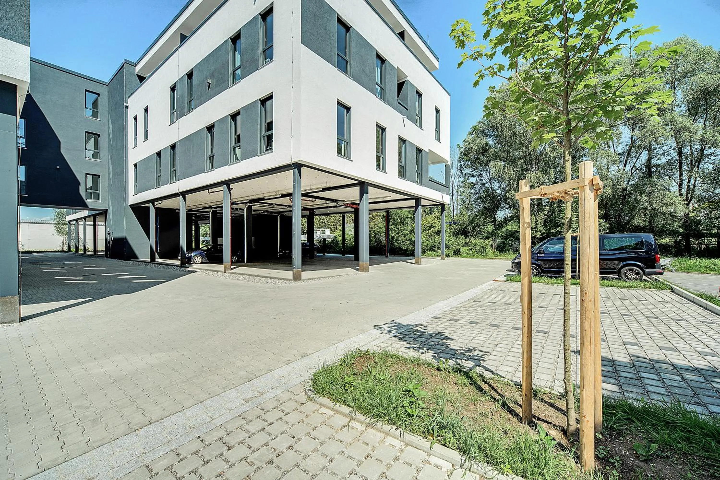 Property building in BRIGHT: Rosenheim Aicherpark