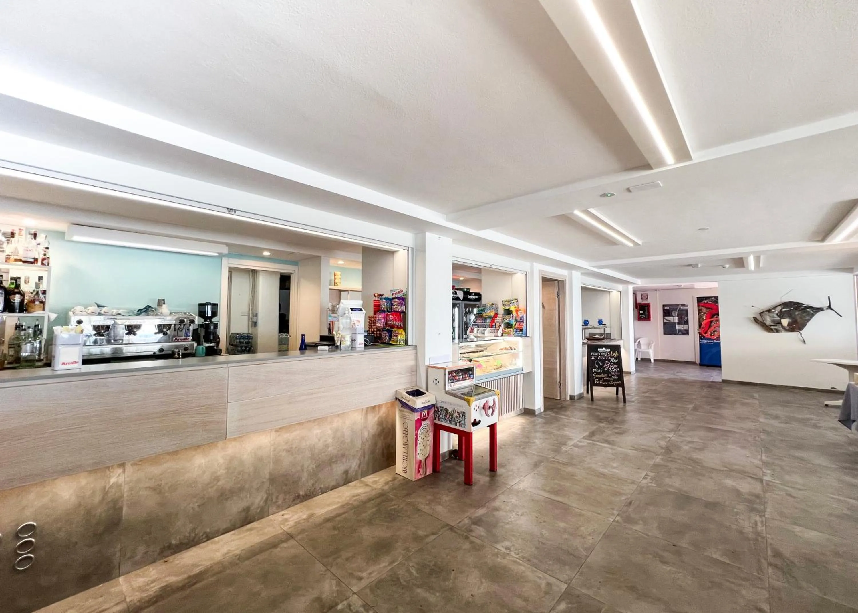 Restaurant/places to eat in Hotel Rex