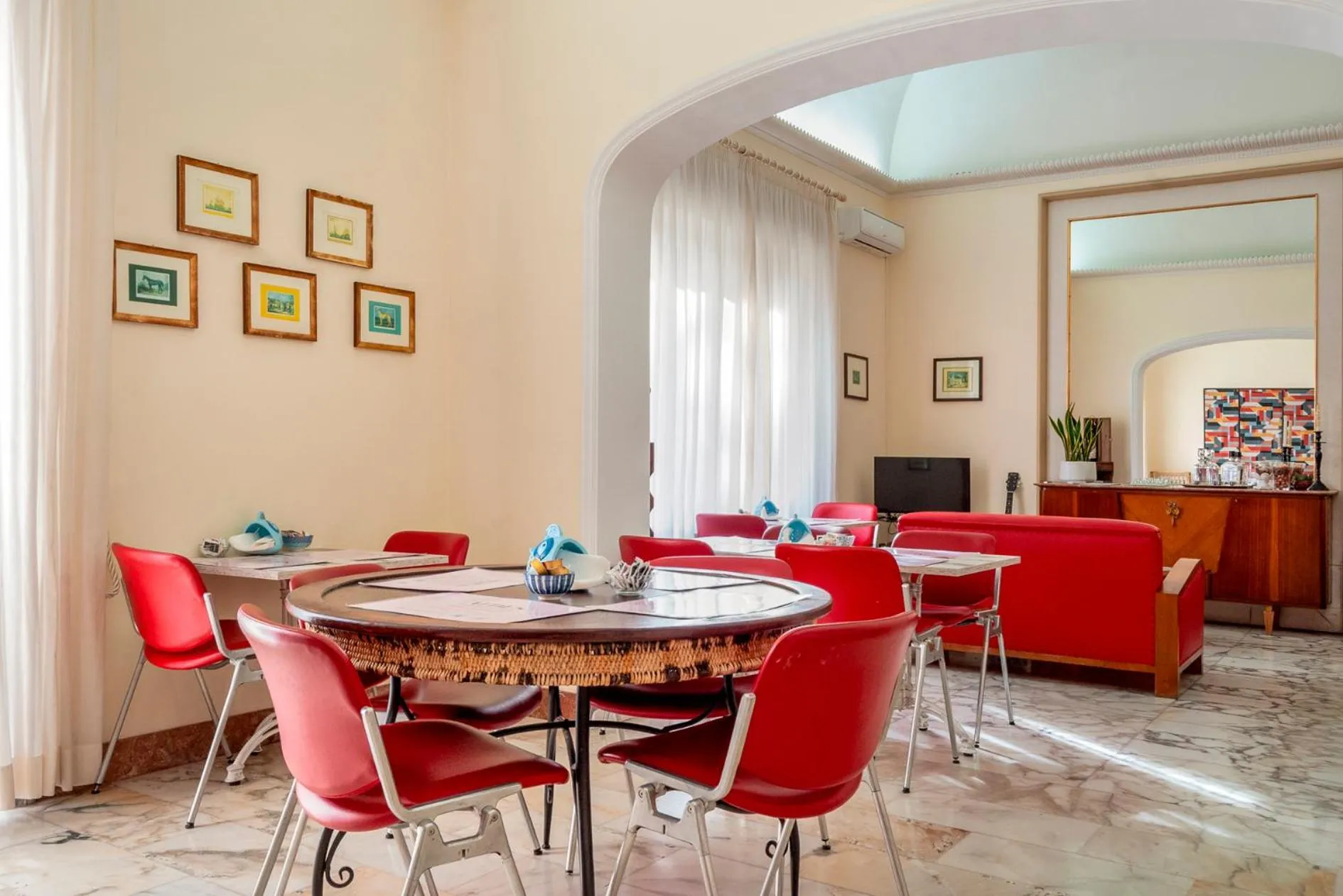 Communal lounge/ TV room in Aedes B&B Il Giardino dei Sogni