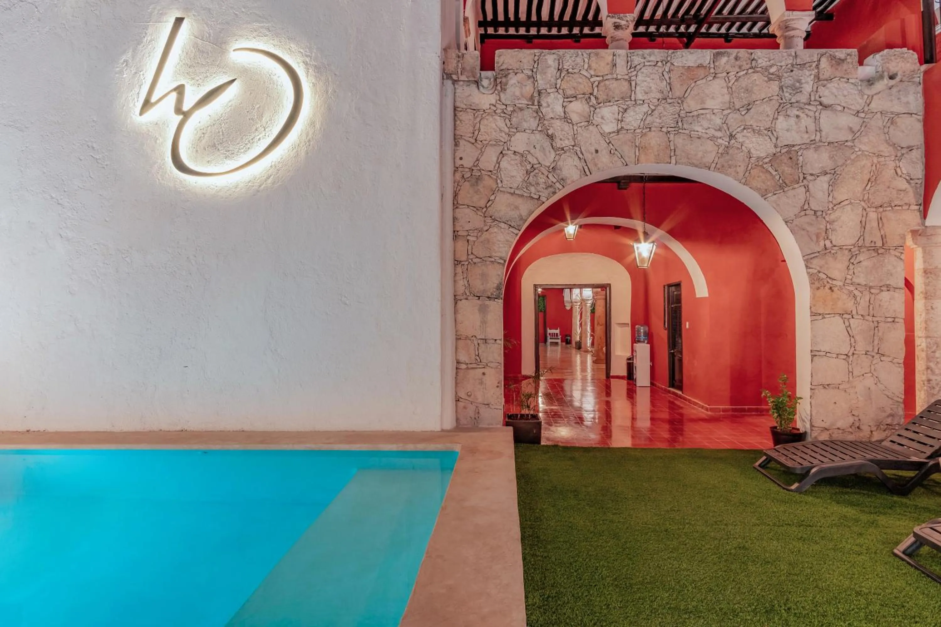 Swimming pool in Hotel HO Merida