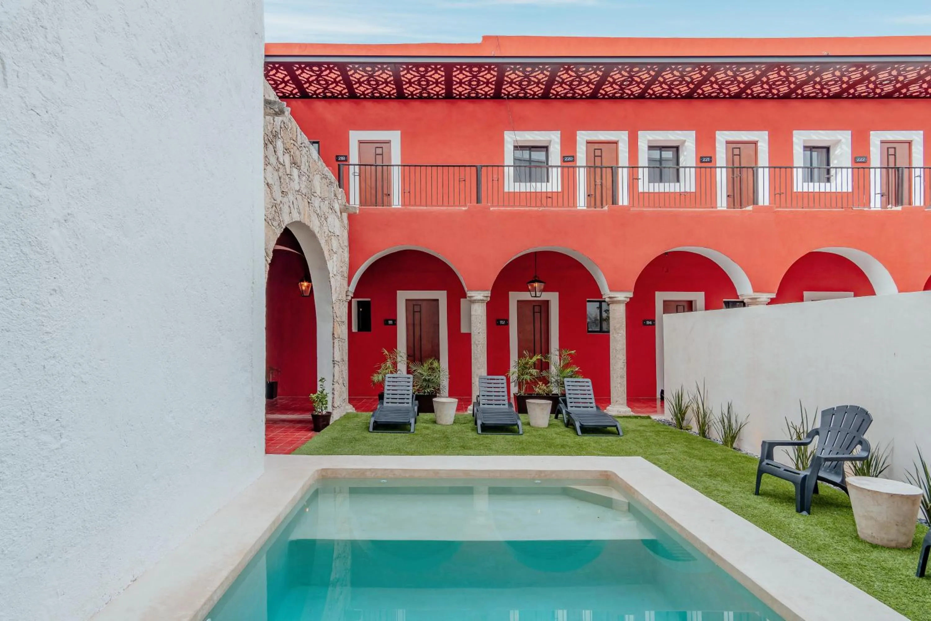 Swimming pool in Hotel HO Merida
