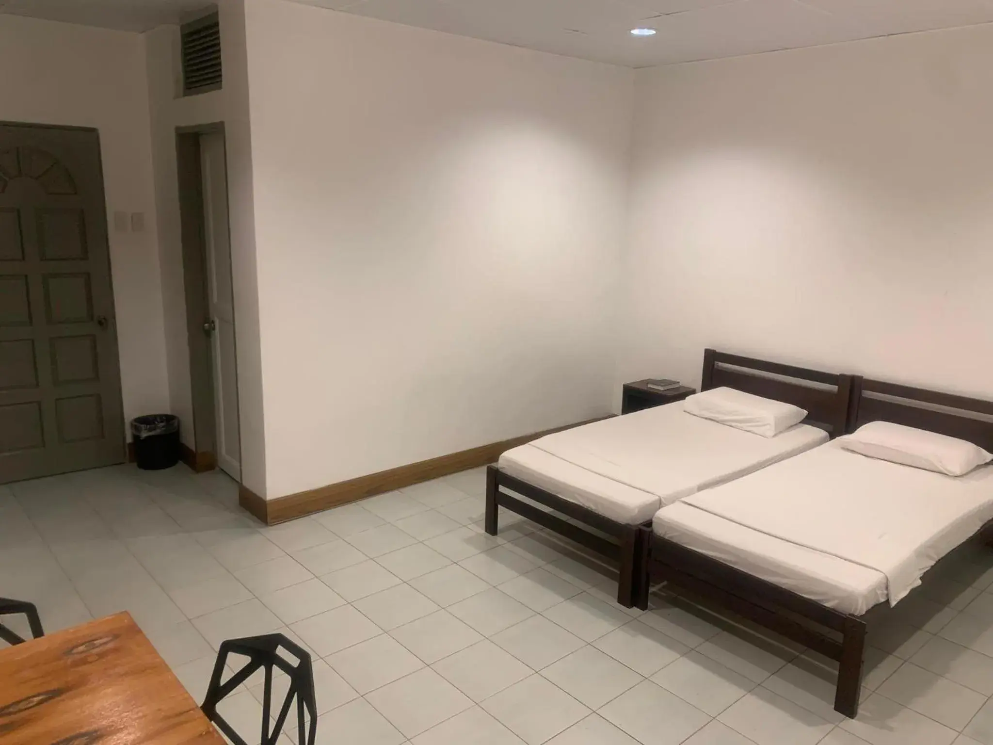 Deluxe Twin Room in Nacho Hostel Cebu Deluxe Twin Room in Nacho Hostel Cebu
