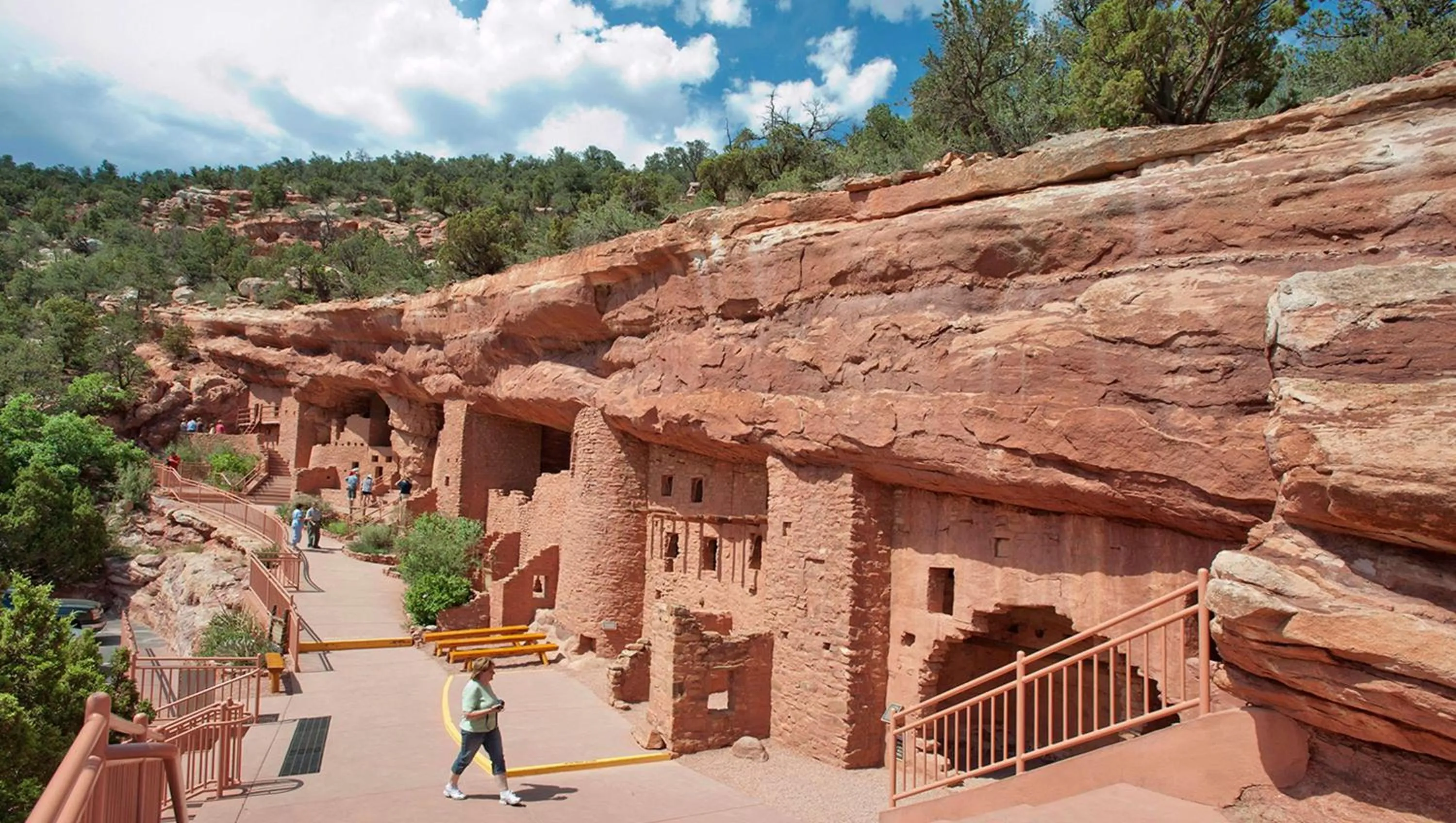 Nearby landmark in Modern Motel