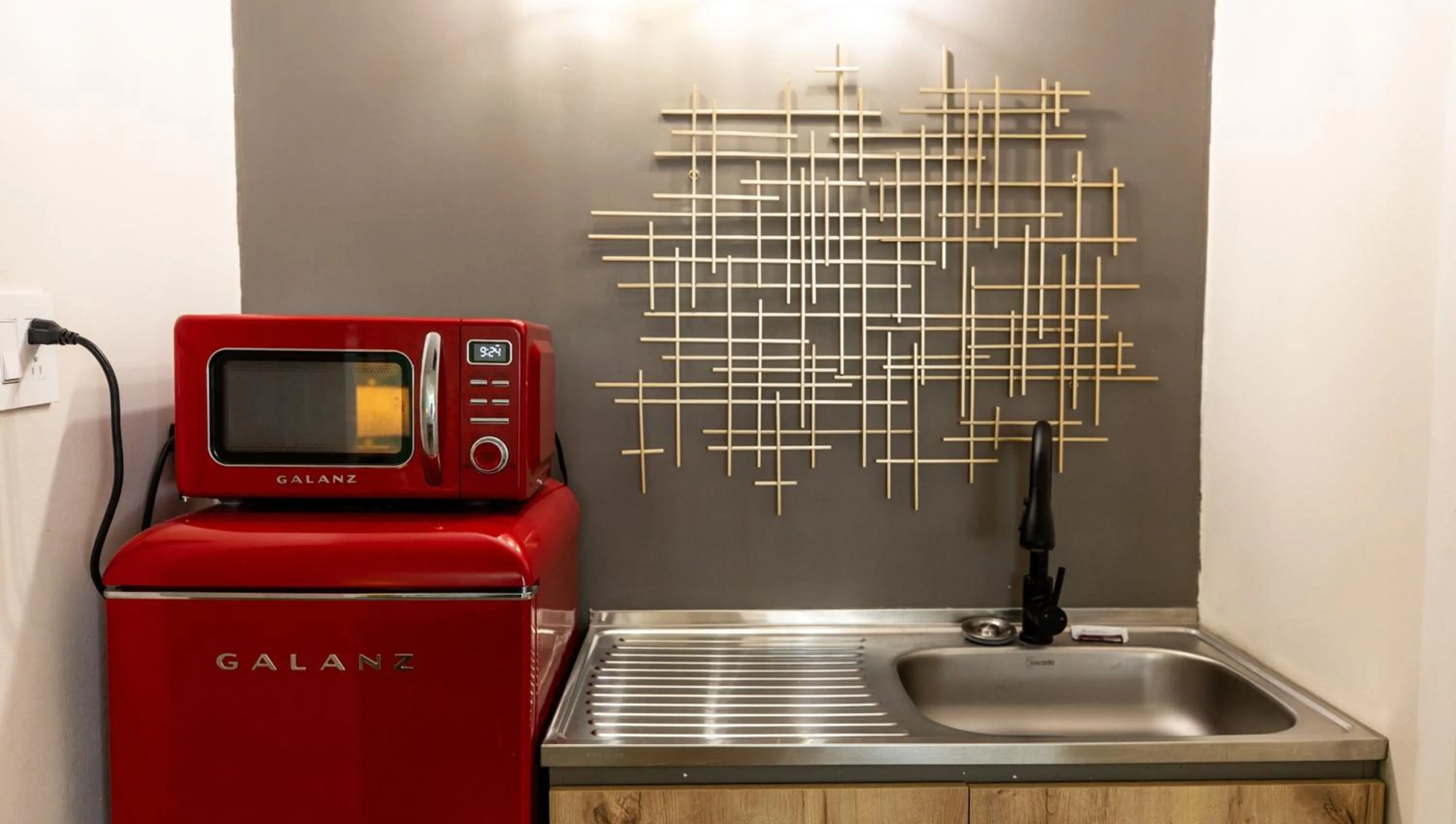 Kitchen or kitchenette in Modern Motel