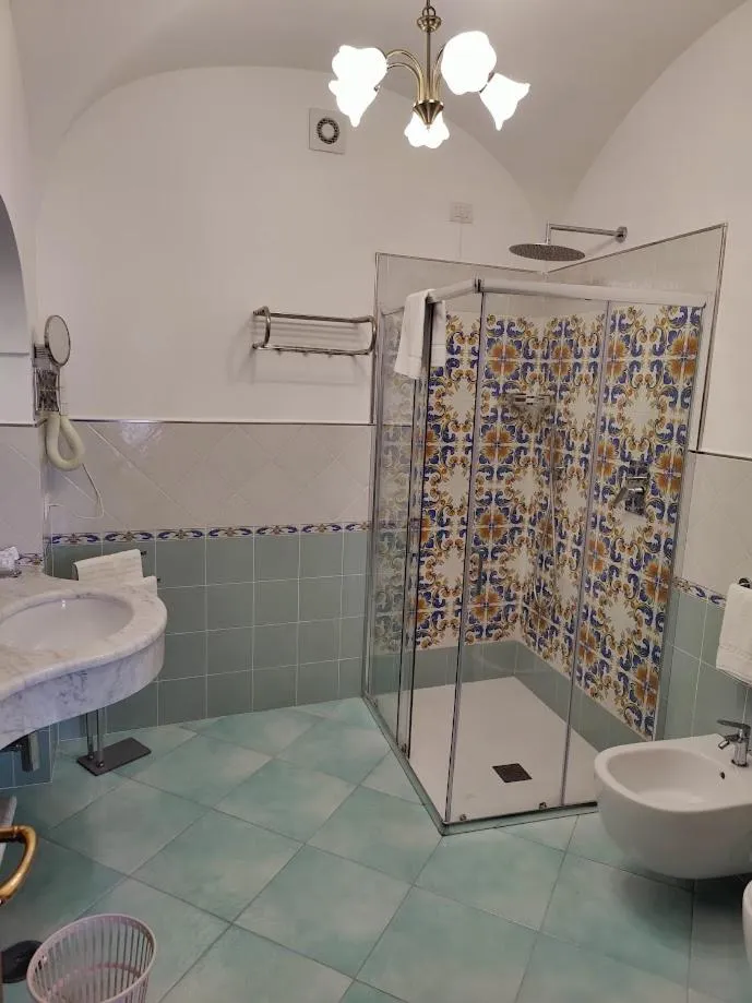 Shower in La Rosa Dei Venti