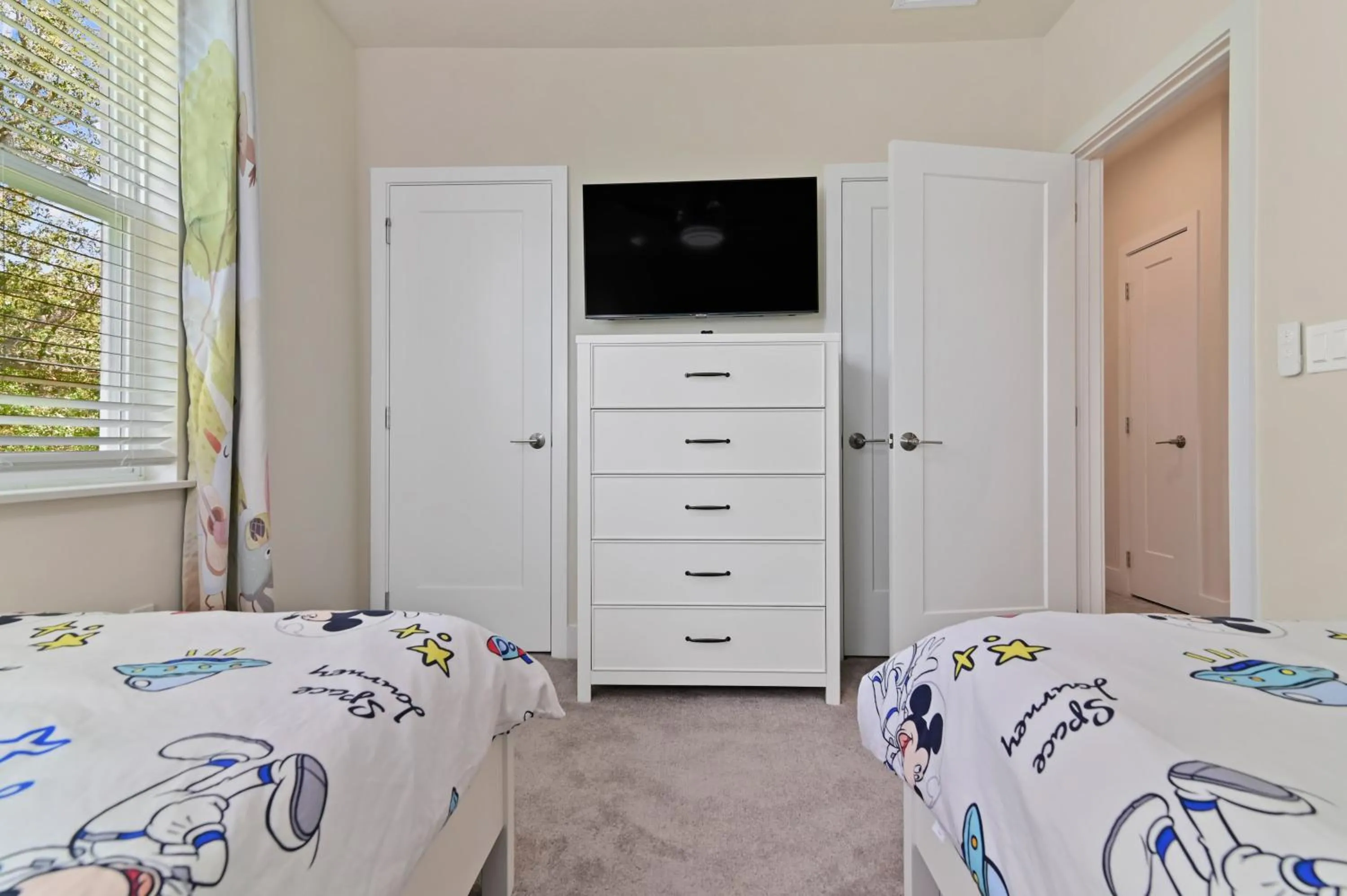 Bedroom, Bed in New Spacious & Tranquil Townhouse near Disney - 4BR, 3FB, and Pool