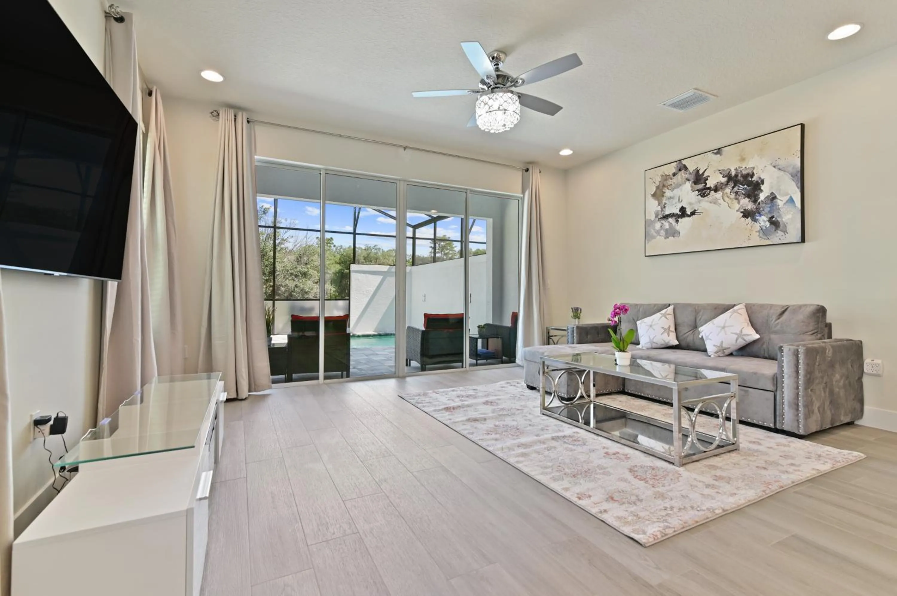 Living room in New Spacious & Tranquil Townhouse near Disney - 4BR, 3FB, and Pool