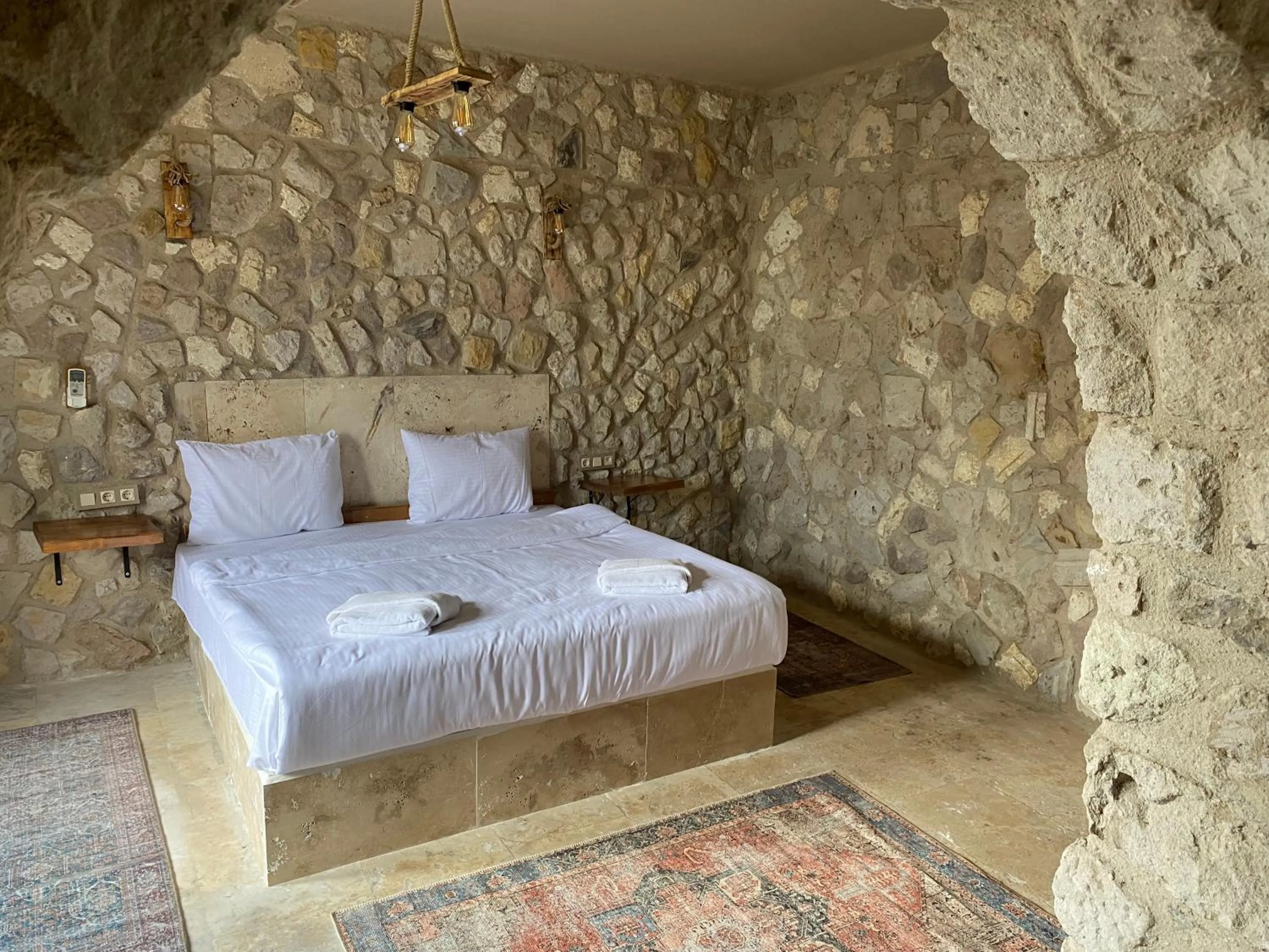 Photo of the whole room, Bed in Ala Stone House