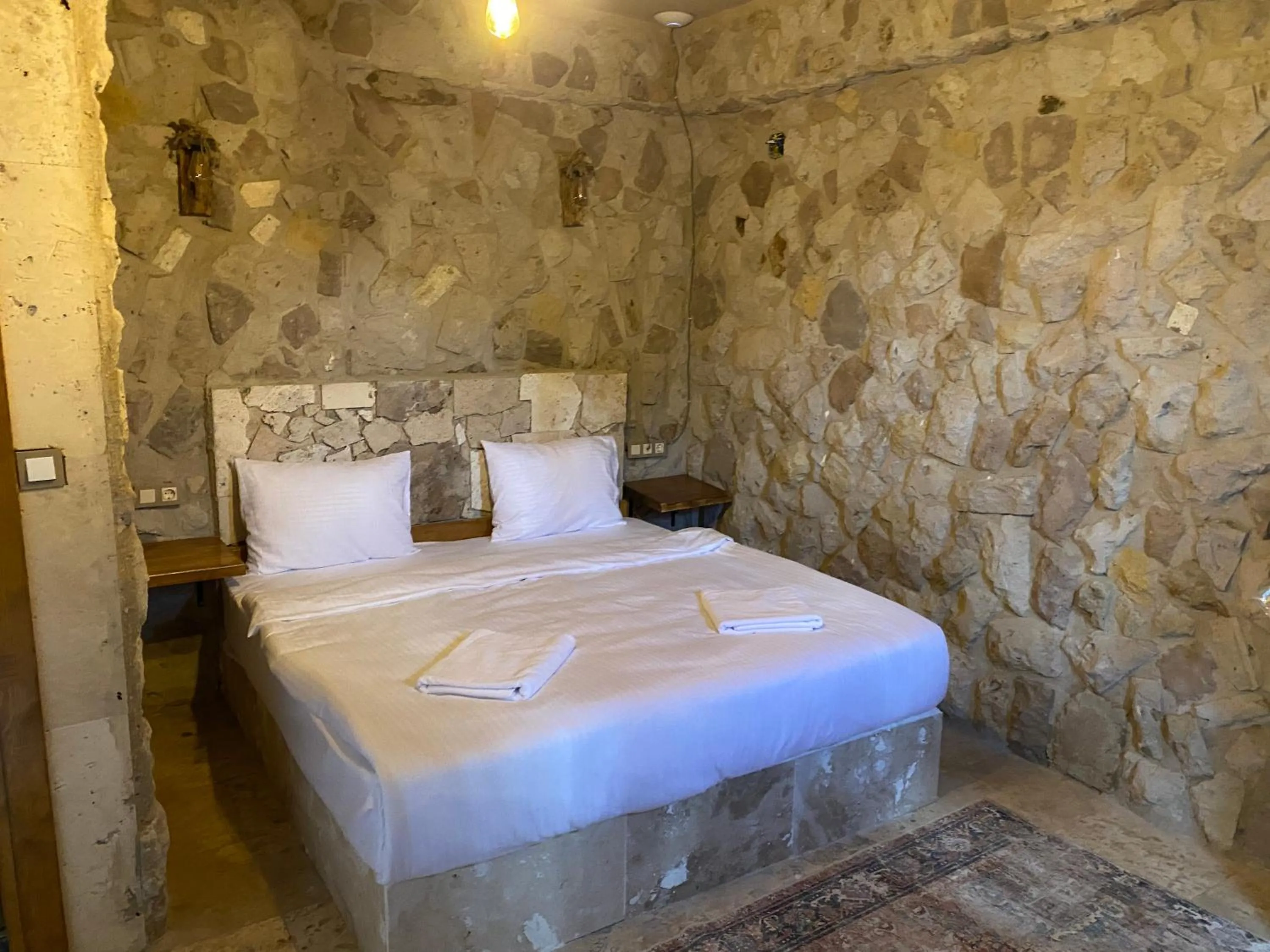 Photo of the whole room, Bed in Ala Stone House