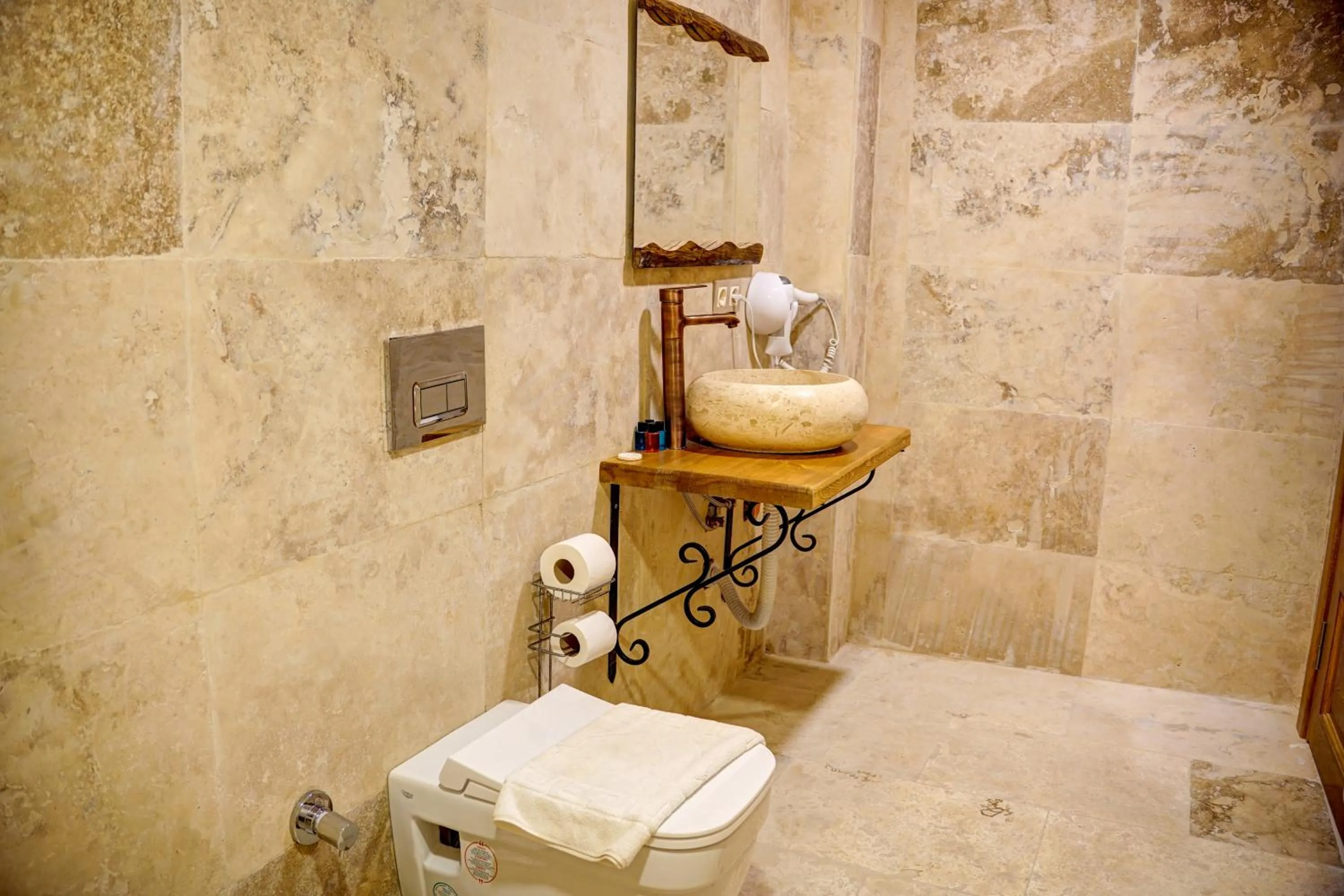 Shower in Ala Stone House