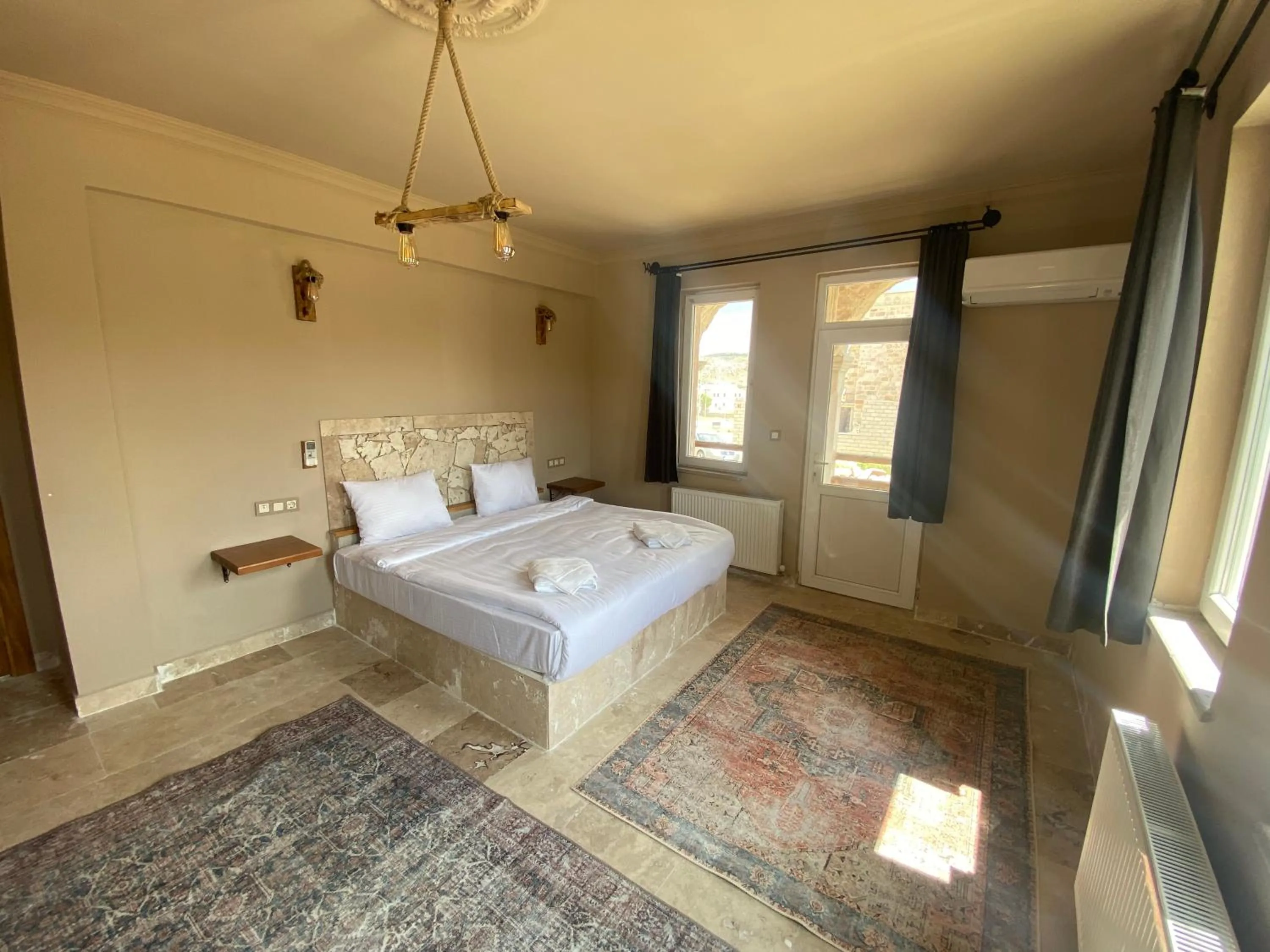 Photo of the whole room, Bed in Ala Stone House